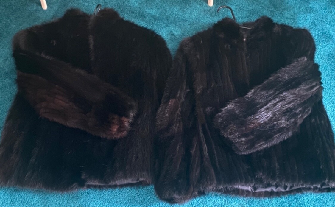 **AUTHENTIC**  **MINT CONDITION** 1980’s Black Saga Mink Jacket. Waist length.