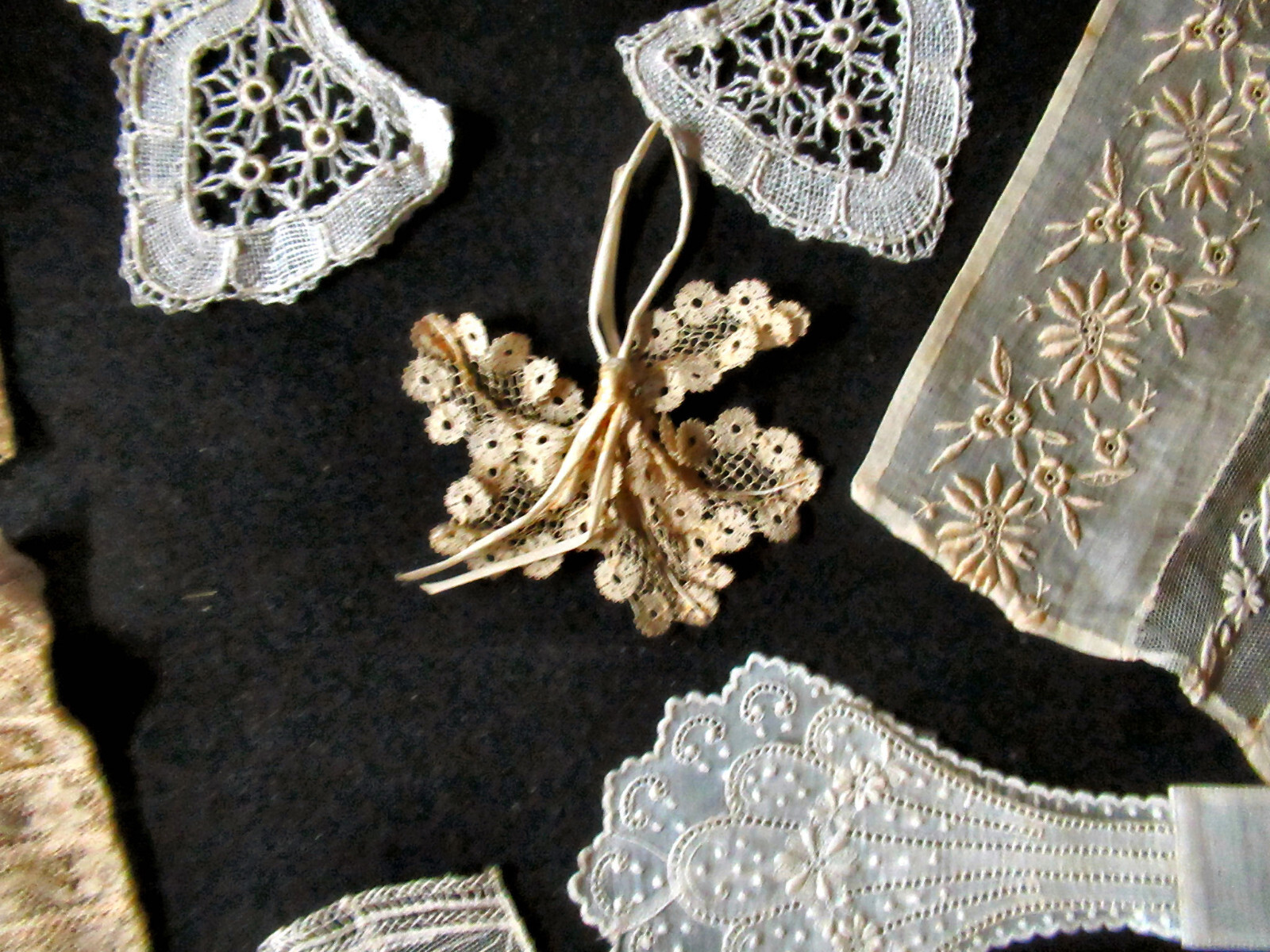 8 Pc. Lot Vintage Lady’s Dress Accessories Lace Collars, Cuffs Etc.