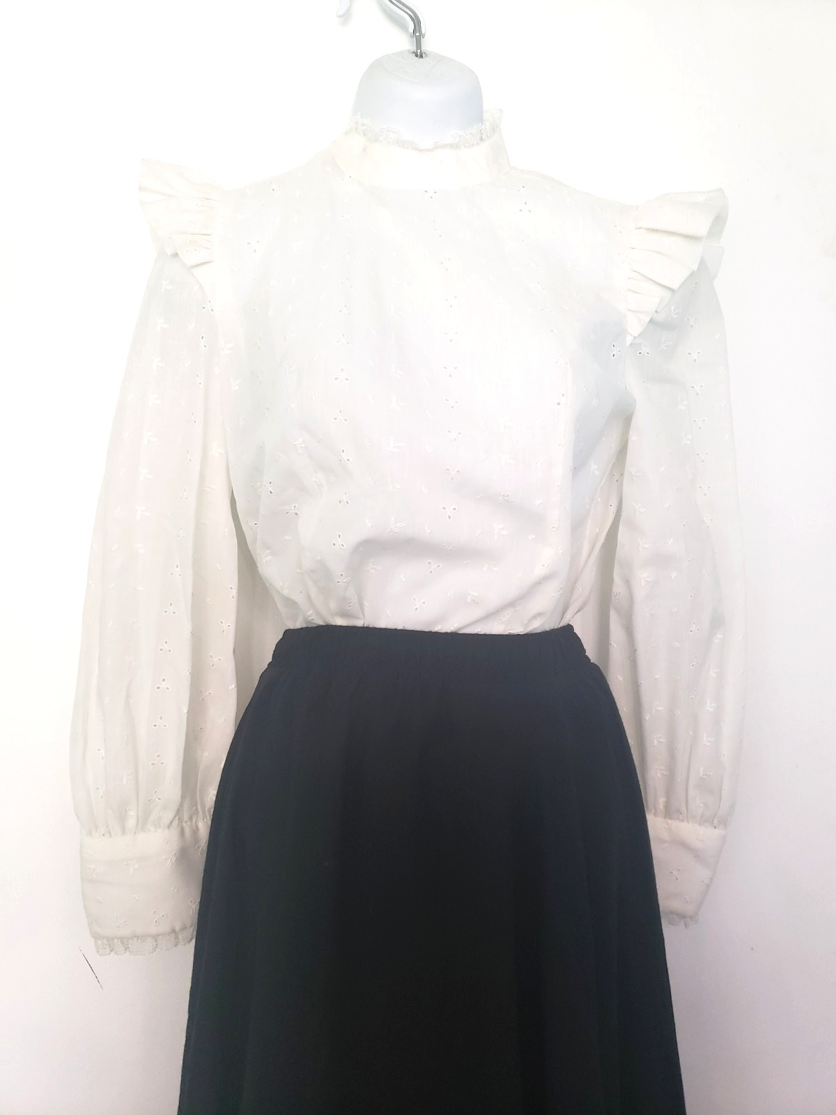Vintage 70s Victorian Style Blouse Eyelet High Neck Off-White Lace Collar XS S