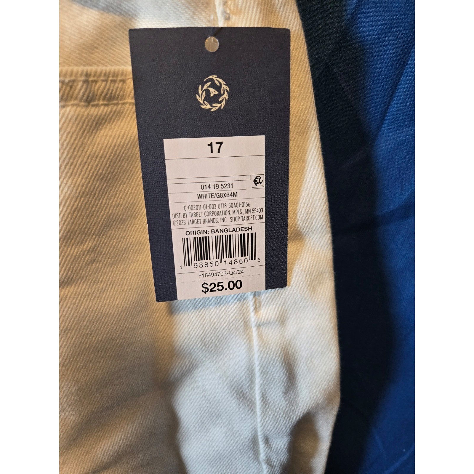 White baggy fit 90s shorts with button front. Size16-18