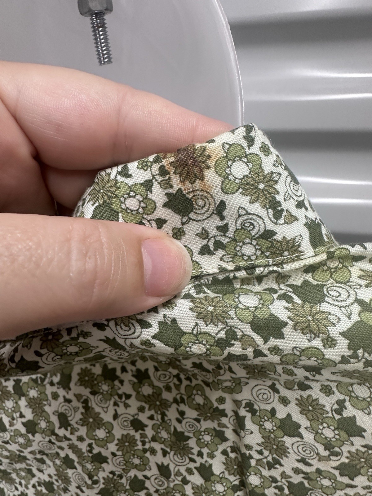 1960s Loop Collar Cotton Floral Green White Blouse Cuff Sleeve M/L Flawed