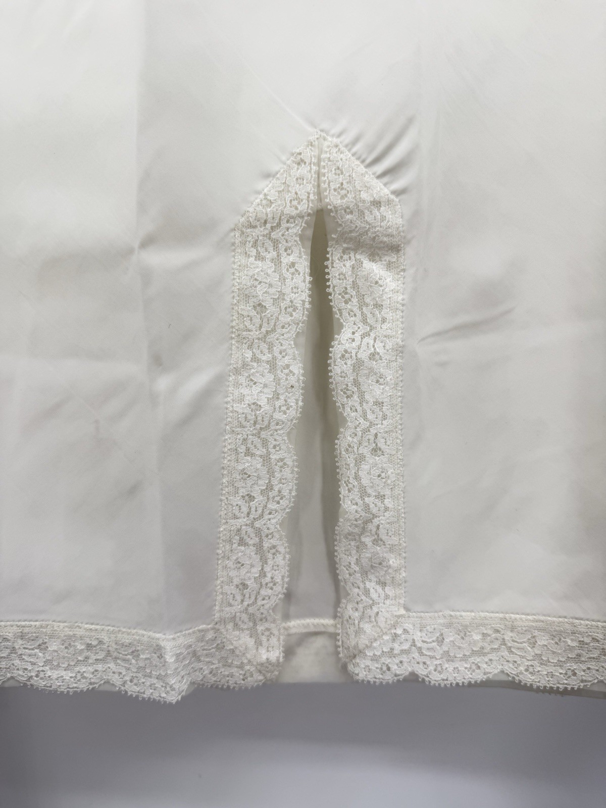 Vintage Barbizon Petti Pert Tafredda Half Slip Sz Med White 1” Lace Hem Lingerie