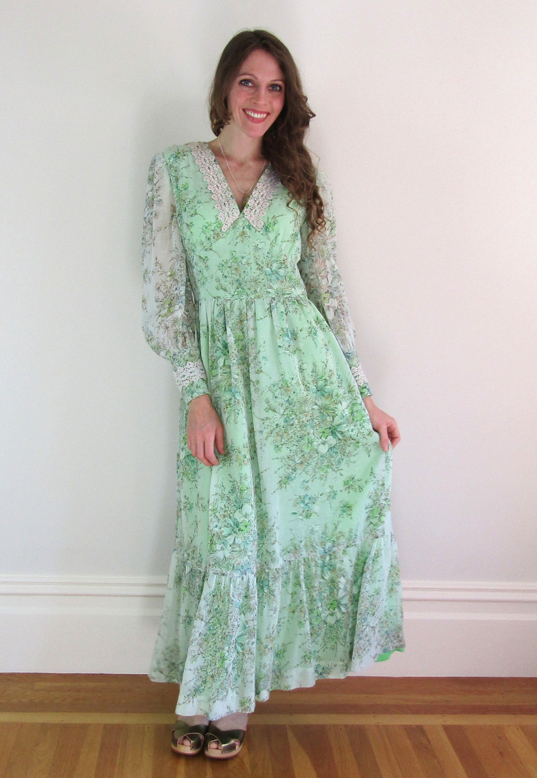 Vtg 70s VICTORIAN PRAIRIE DRESS green maxi FLORAL LACE FESTIVAL