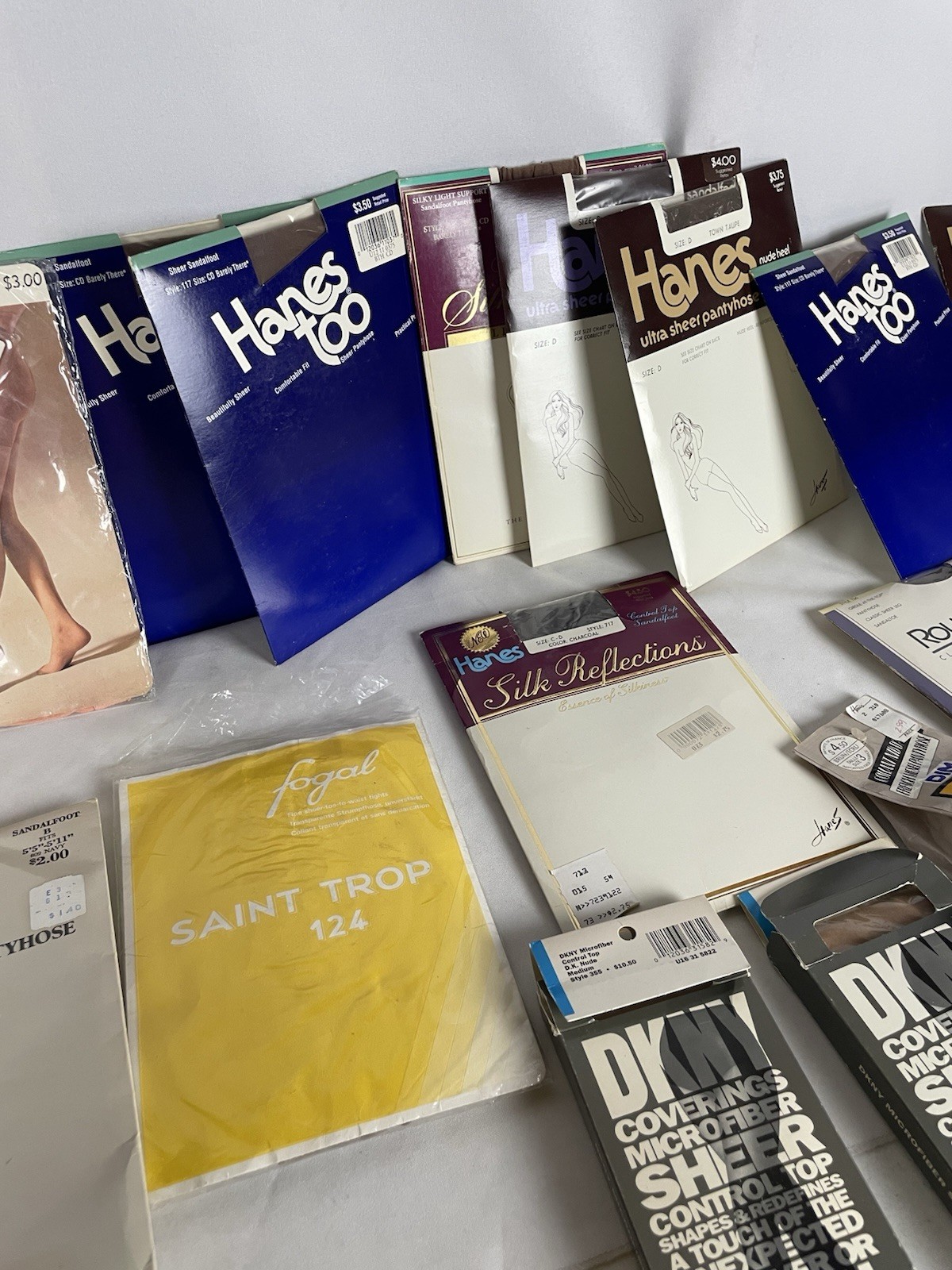 16 PAIR VINTAGE PANTYHOSE! ASSORTED BRANDS/COLORS/SIZES! HANES/PANTY-COMBO/SHEER