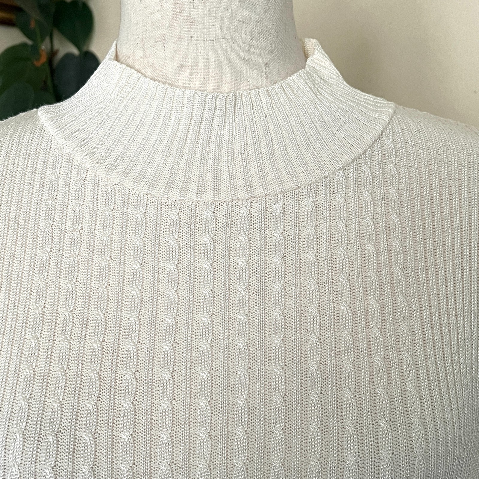 Vintage Jaclyn Smith Cream Short Sleeve Cable Knit Ribbed Sweater sz M