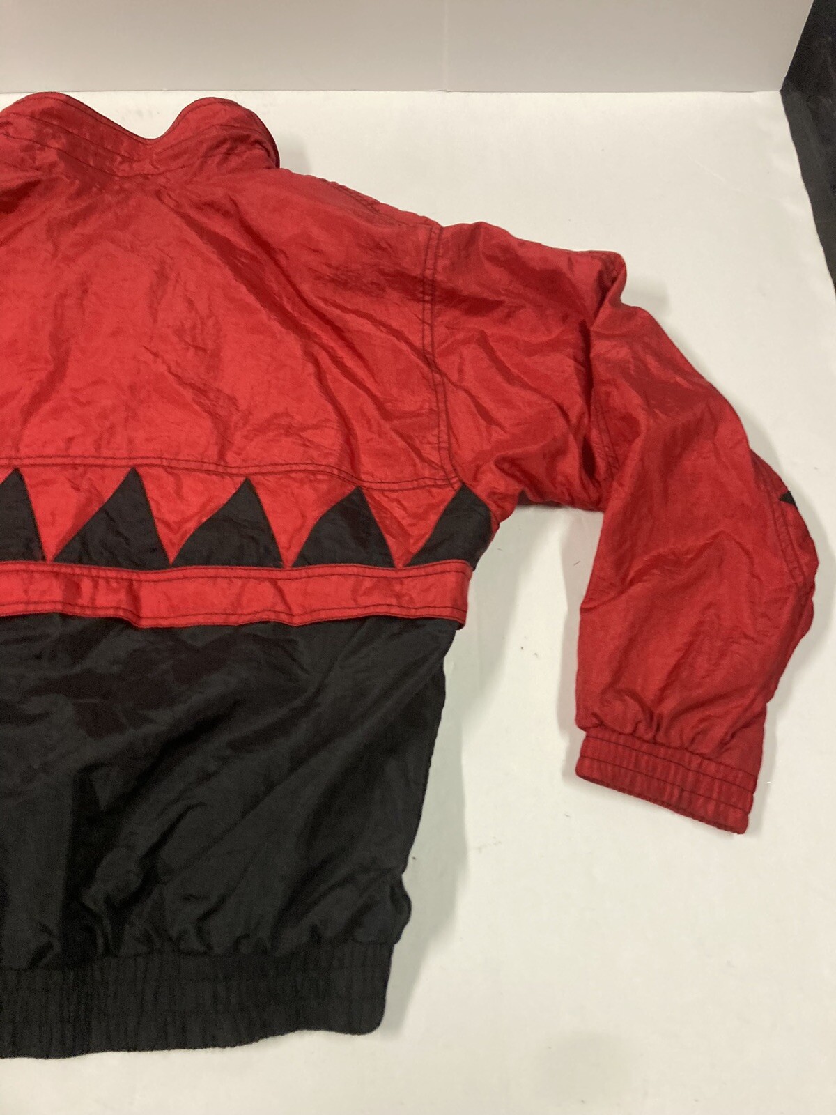 Vintage 90s Lavon Women’s Red/Black Flower Shoulders Windbreaker Jacket Medium