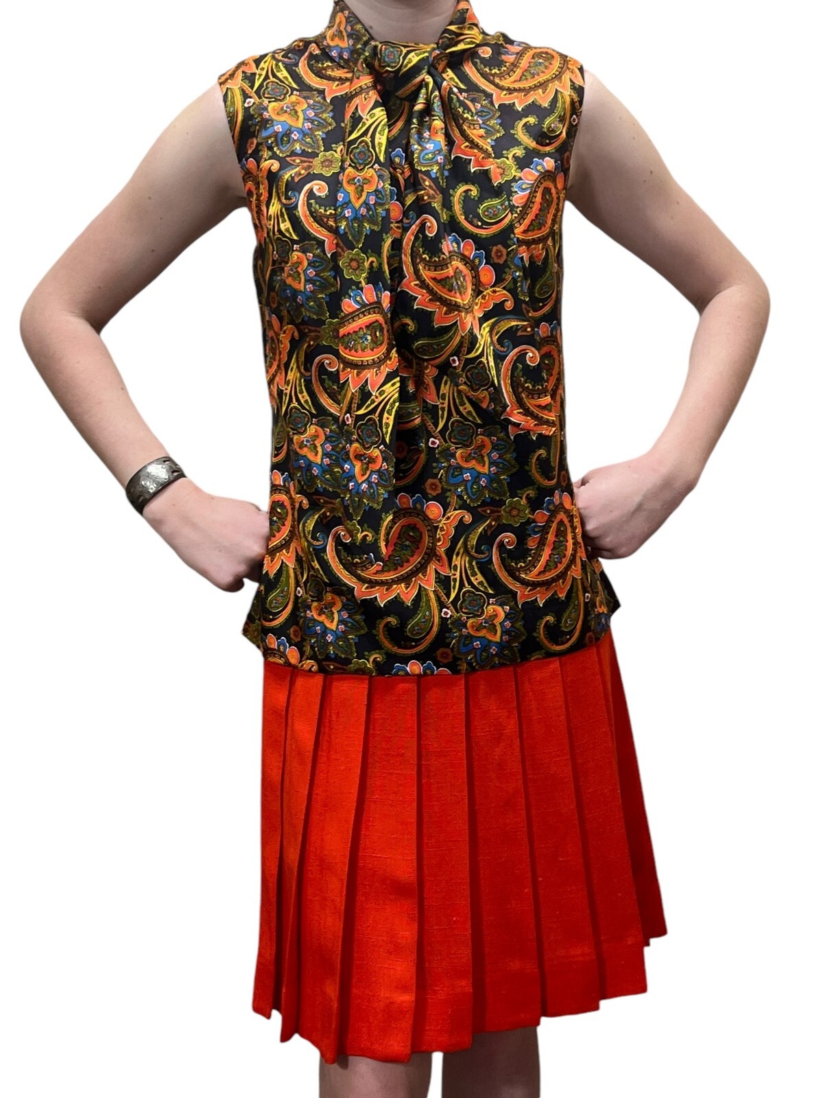 S~M Vtg 60s MOD Dress Pleated Skirt Orange Paisley Tie Neck Drop Waist MCM ARKAY