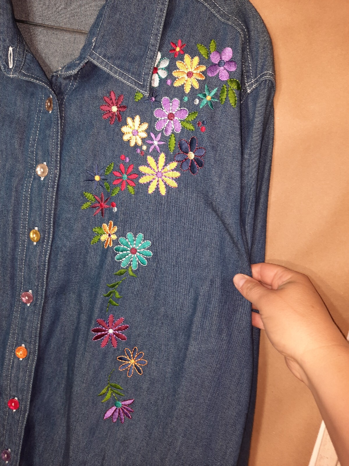 Fantastic Colorful Vtg Silver Threads Button Top Denim Blue Embroidered Daisies