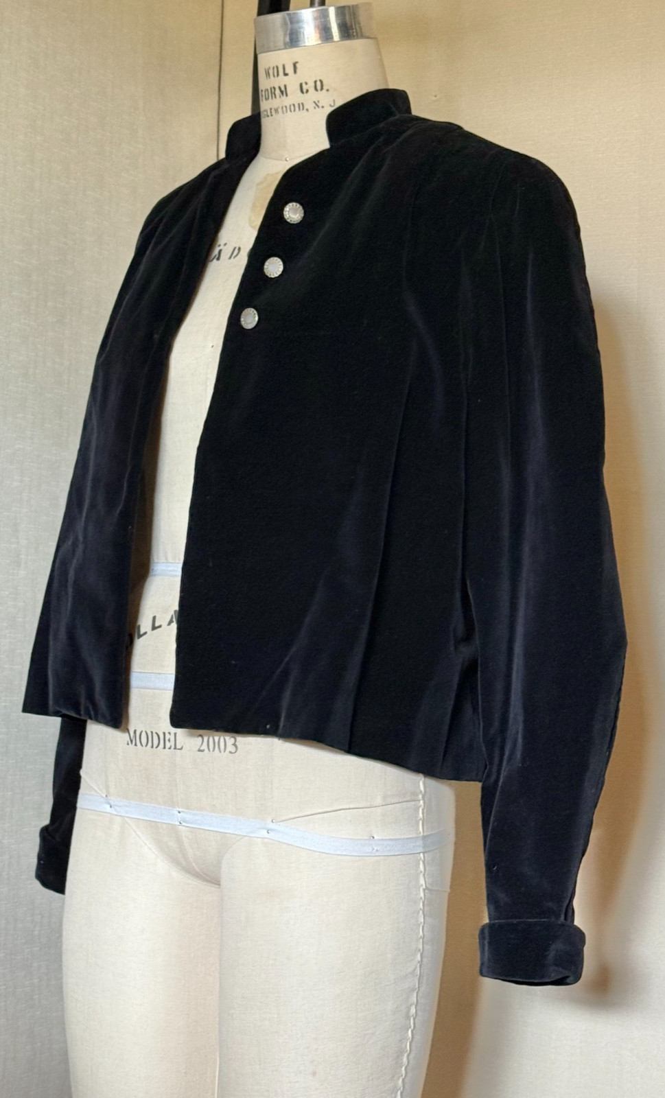Vtg MCM 1940s /50s BLACK VELVET JACKET w/ WHITE SATIN LINING, CLASSIC TAILORED!!