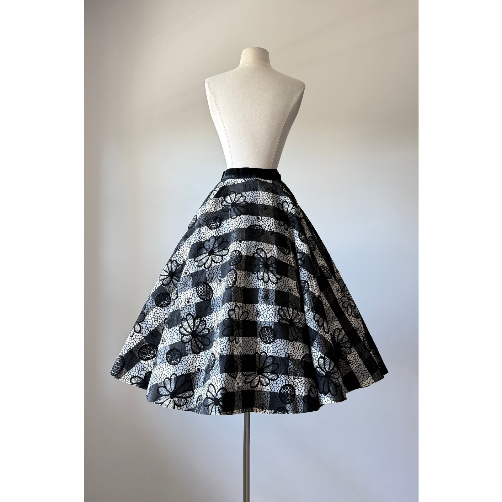 Vintage 1950s Black Gingham Flocked Floral Full Circle Skirt MEDIUM 28 waist