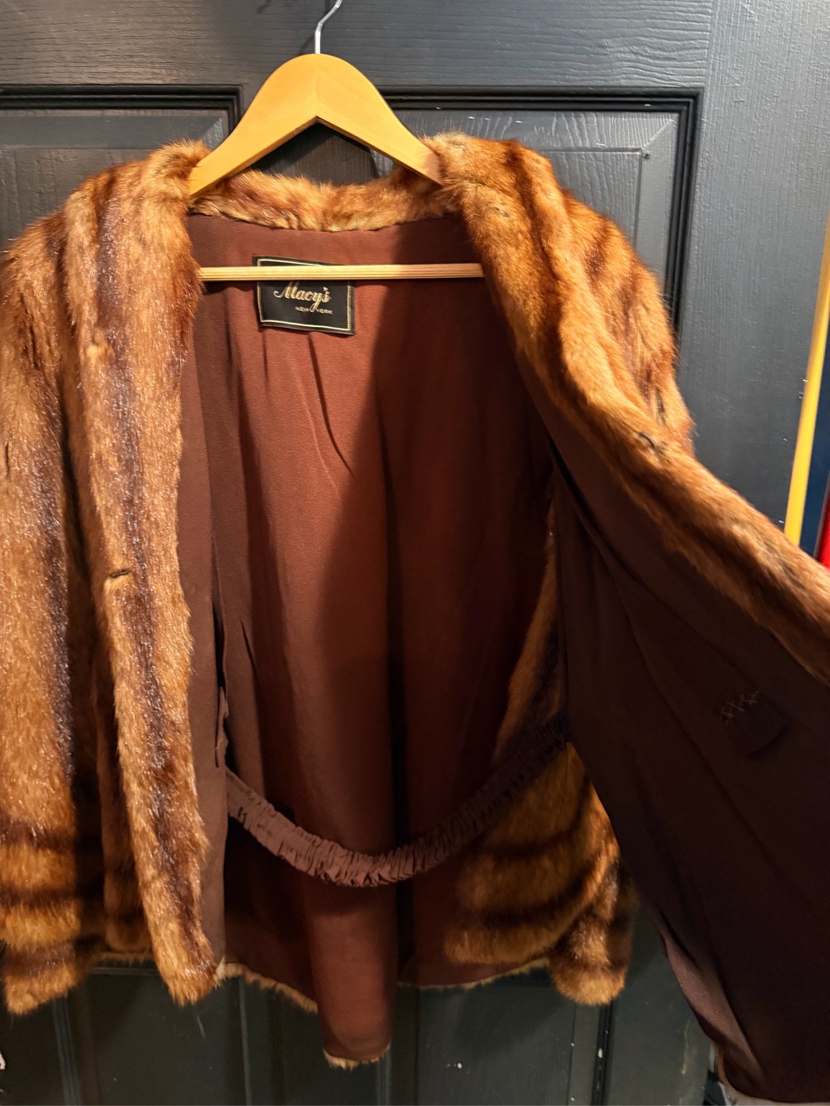 Vintage 1940s- 1950s Macy’s New York Genuine Striped Fur Cape/Coat Women’s Sz M