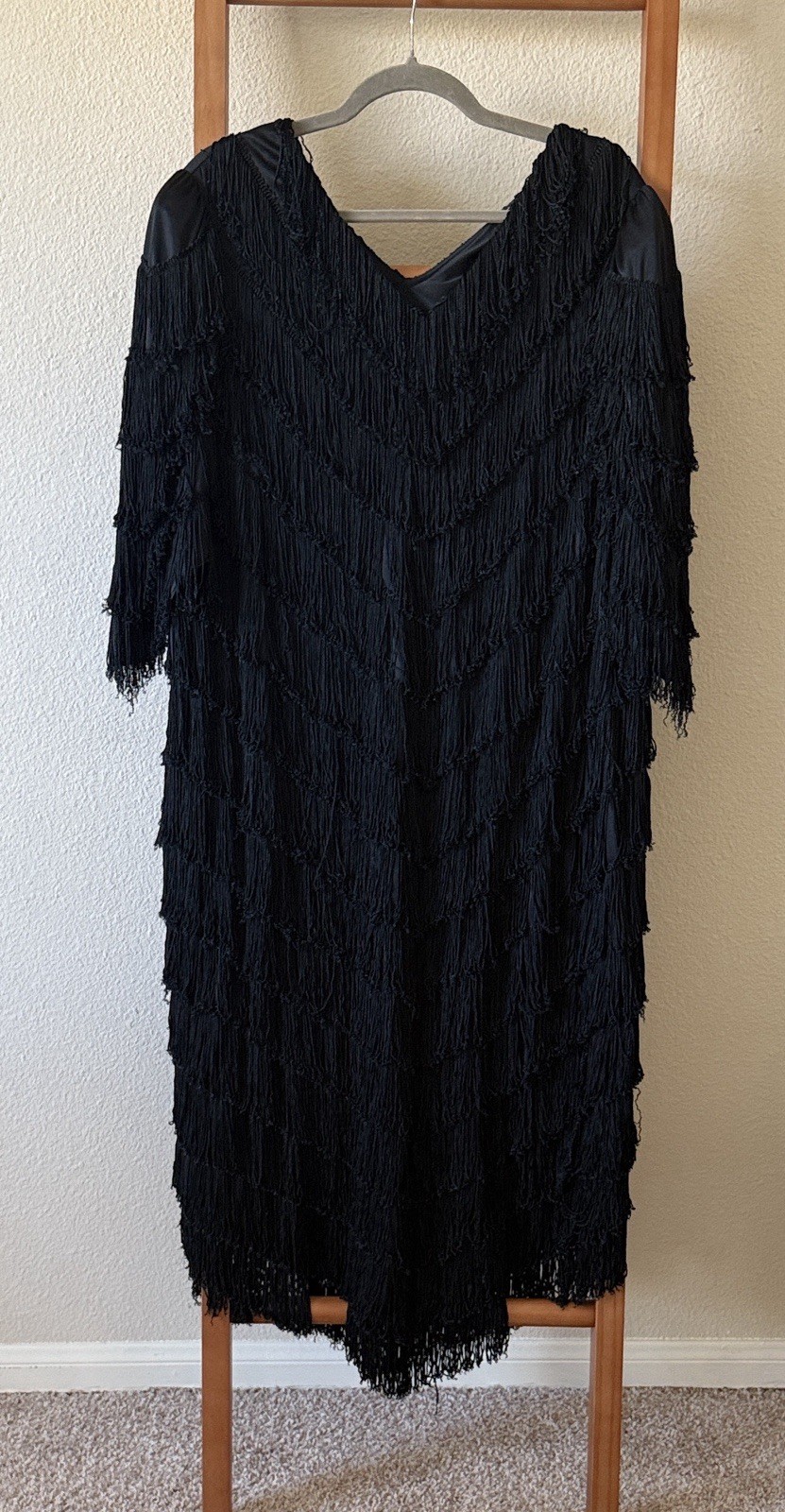 Vintage nightwork, V-neck tiered Elegant Black Fringe mod flapper Dress large