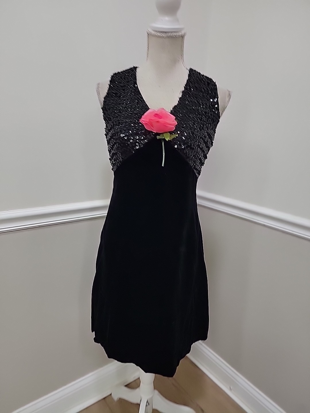 VTG 60s The Kollection Ltd Black Velvet Evening Gown – Sequin Bodice,Mod GoGo