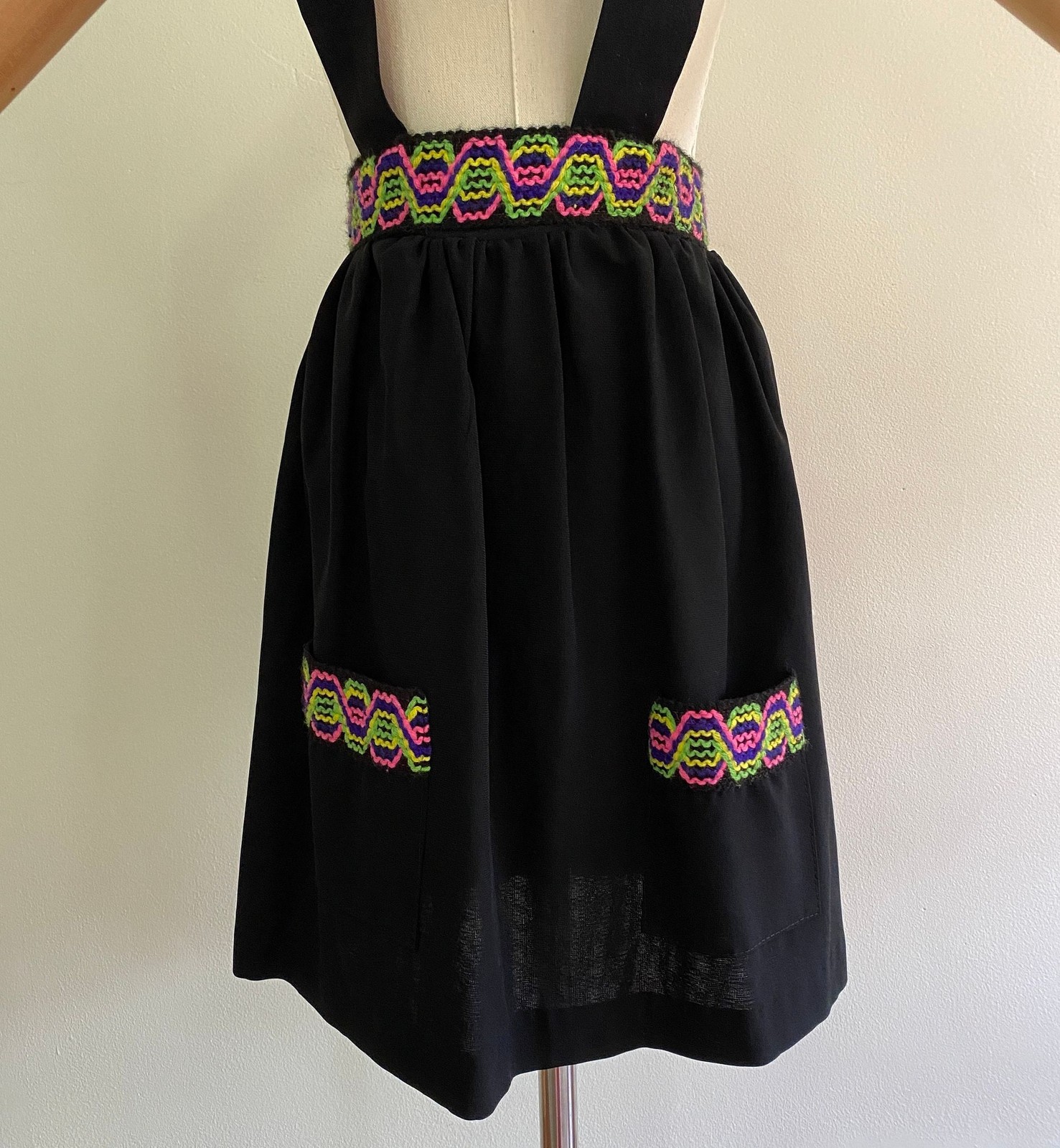 60s overall skirt / 1960s mod jumper / black vintage pinafore school girl skirt