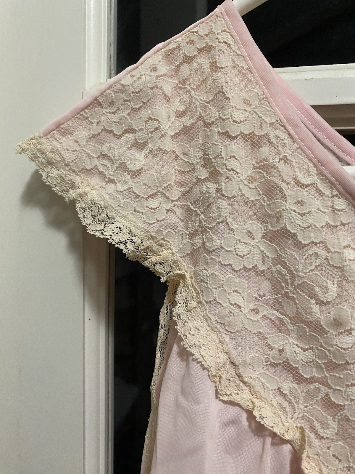 Very Vintage 60s night gown baby pink lace on top old style by Avian ladies sz S