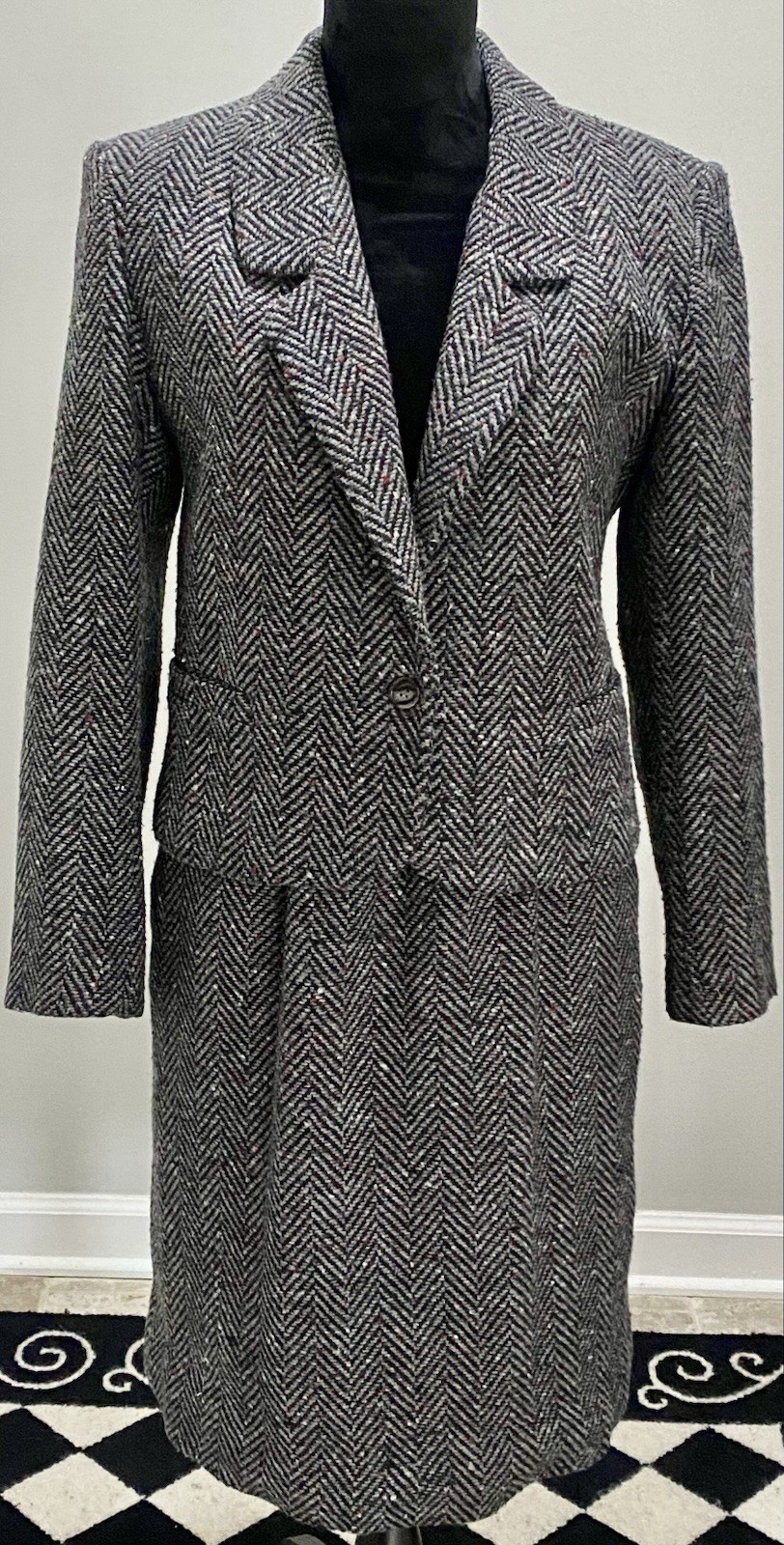 Vintage 1980s/early 1990s Charcoal Gray Women’s Tweed 2 Piece Coat & Skirt Set