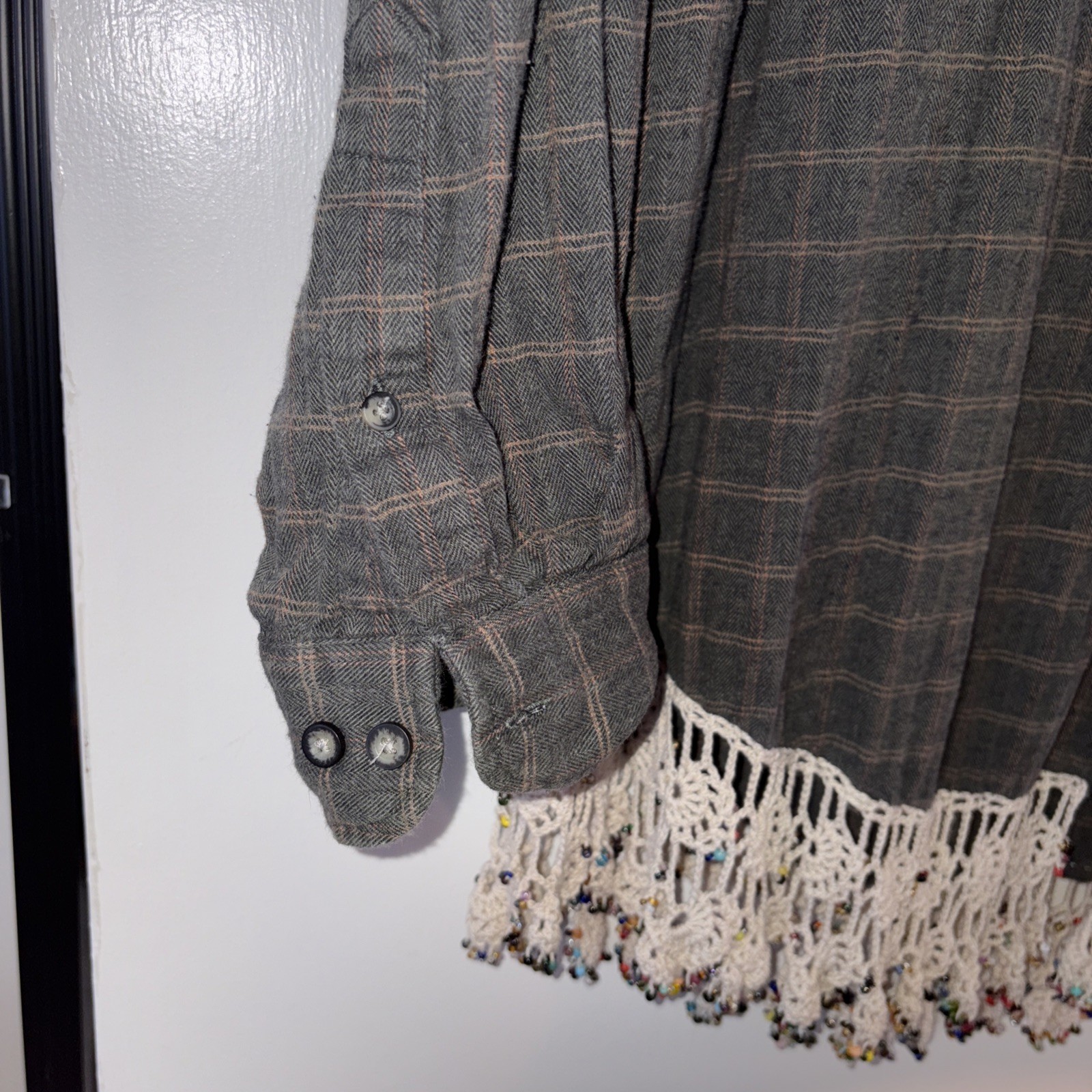 REDUCED PRICE & SHIP! Ladies Van Huesen Flannel Shirt, Jacket Embellishments XL