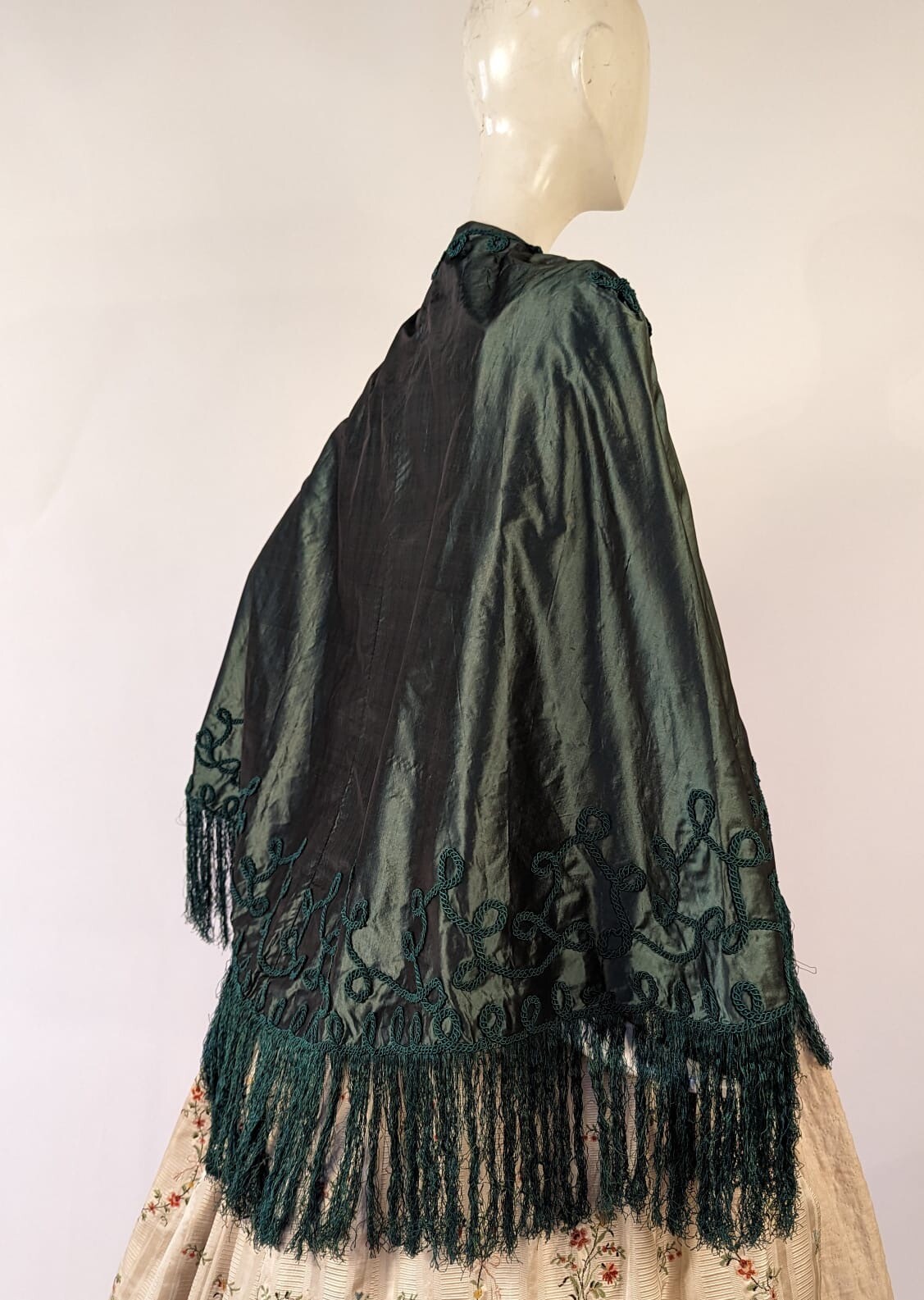 CIVIL WAR 1860’S GREEN ONYX SILK TAFFETA CAPE W SOUTACHE SCROLLS + FRINGE 