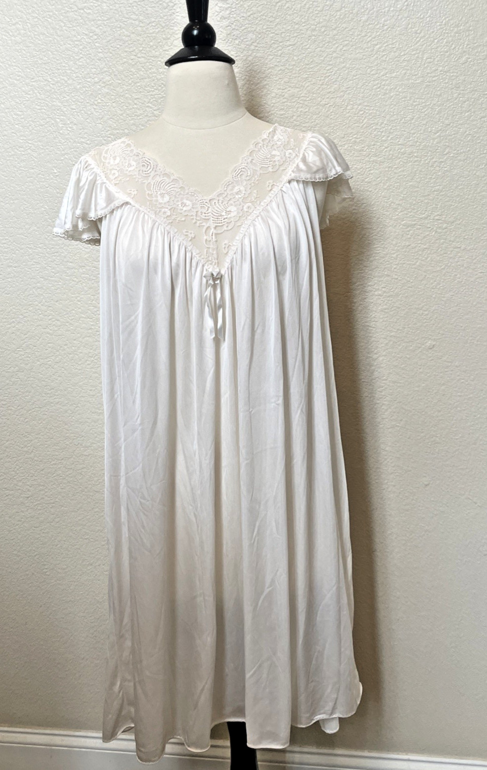 VTG Miss Elaine White Nylon Nightgown XL Lace V-Neck Flutter Sleeve Sleep Gown