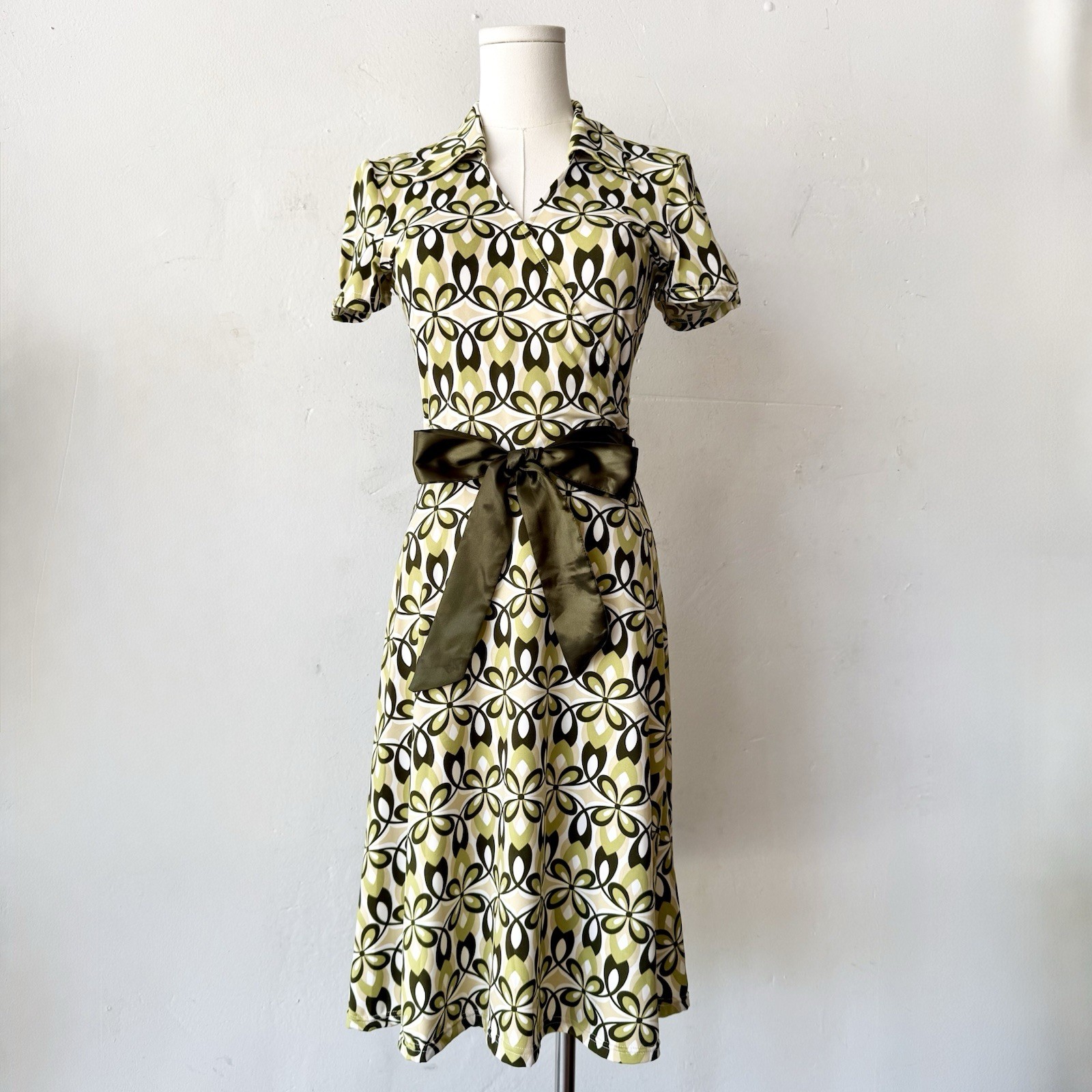 Y2K Does 1970’s Psychedelic Floral Print Shirt Dress • S