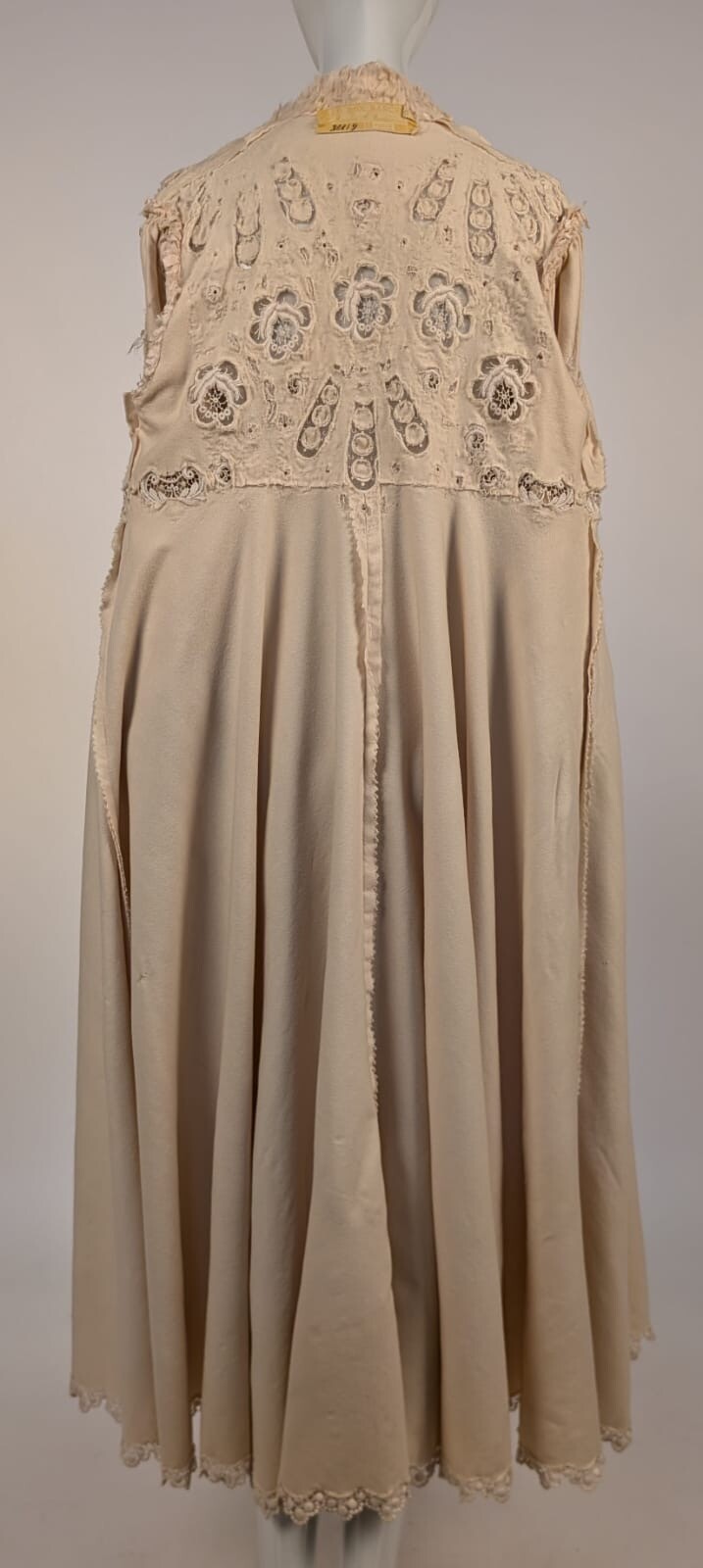 AU BON MARCHE EDWARDIAN BLONDE CASHMERE COAT W DENSE FLORAL LACE INSERTION