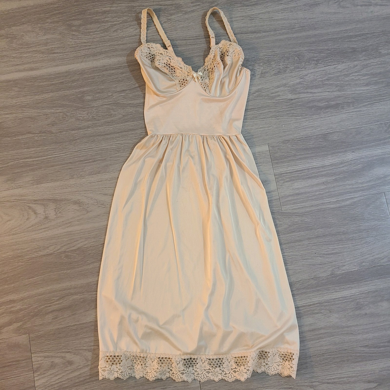VTG 70s-80s JCPenny Women’s 34C Nude Beige Slip Dress Lace Trim Nightgown