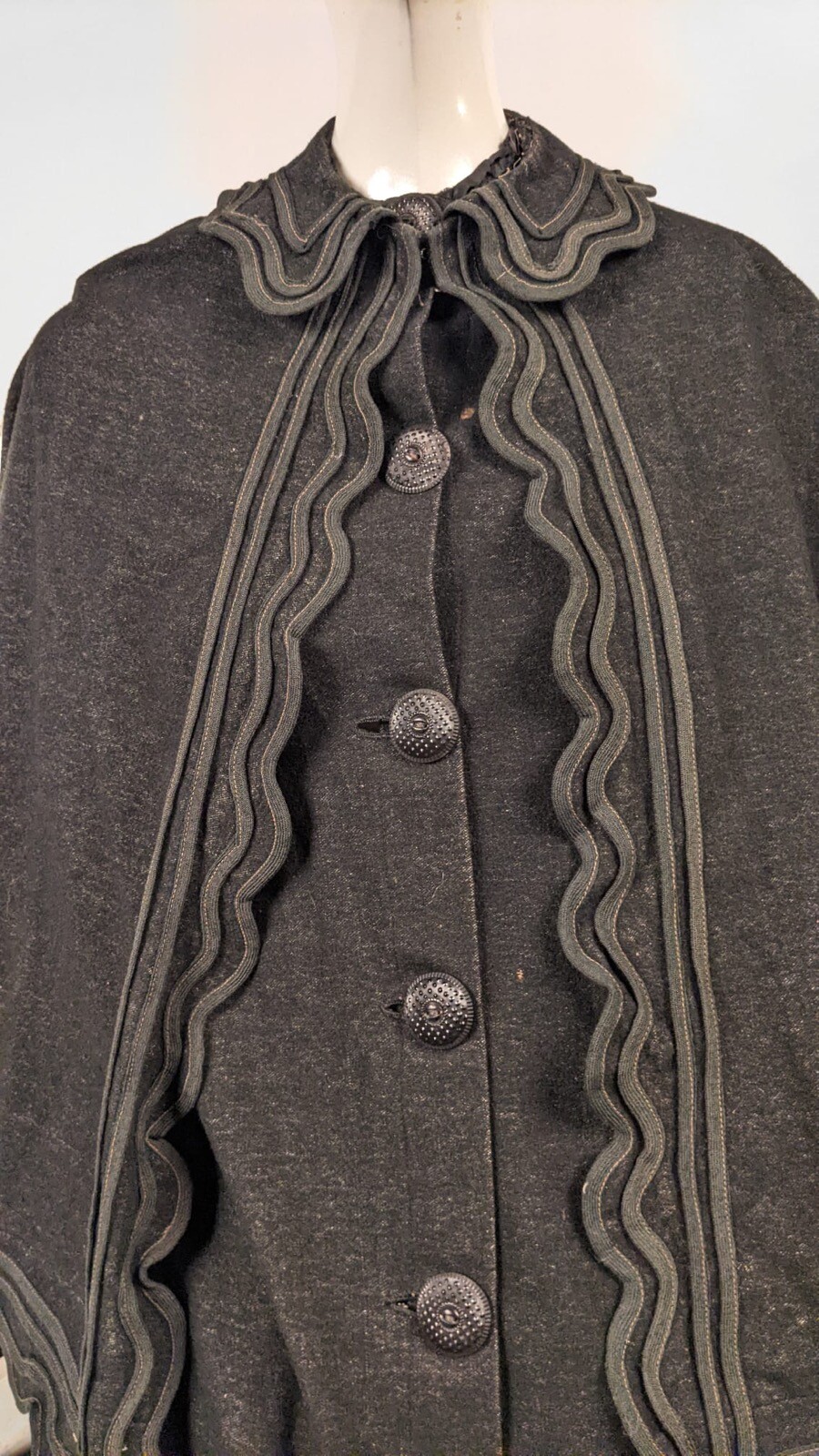 MID 19TH C BLACK & GRAY FLECKED WOOL 2 PC CLOAK W GUTTA PERCHA BUTTONS