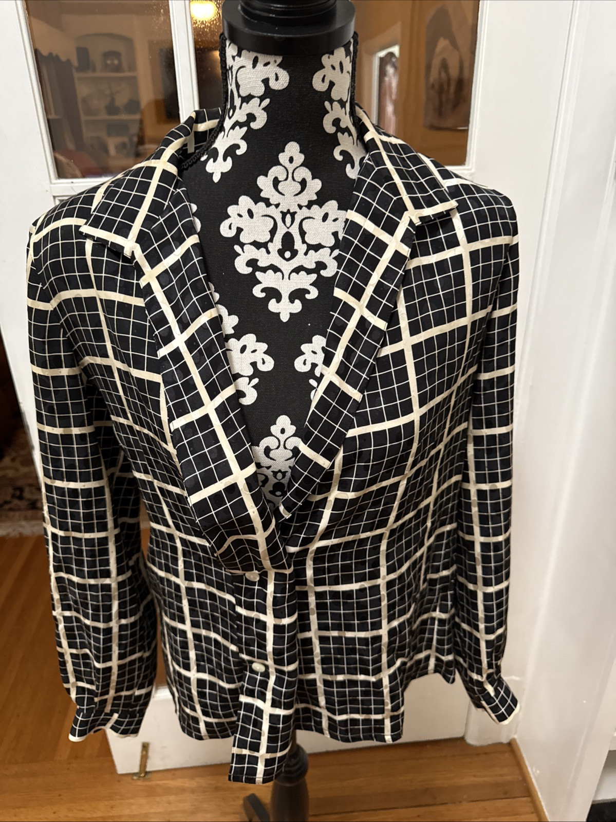 VTG 80″s Constance Saunders for Richard Warren 100 % Silk Black & cream top 10