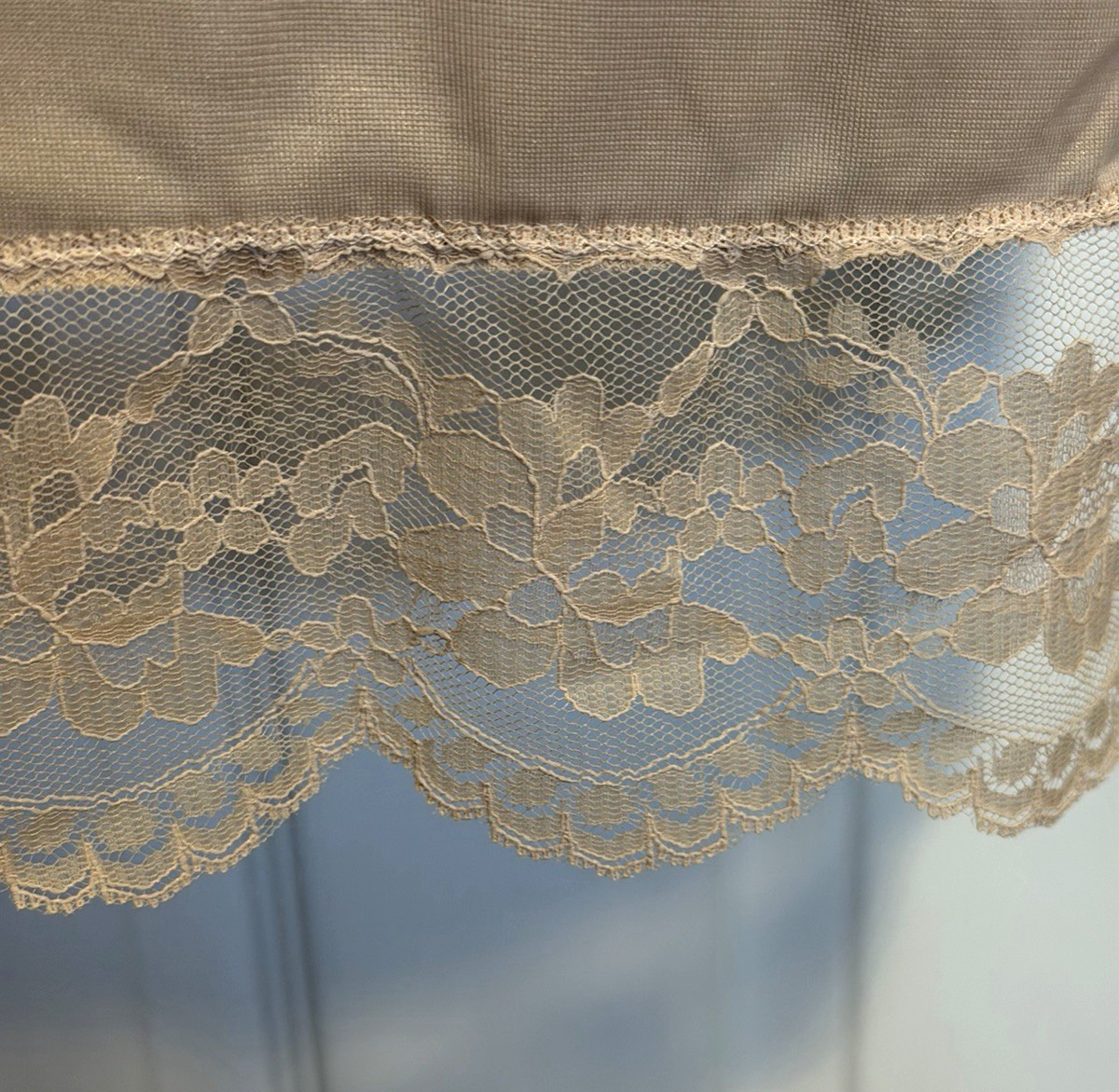 VTG 70’s FORMFIT ROGERS LINGERIE BEIGE W/ LACE TRIM HALF SLIP USA NOS SZ S-TALL