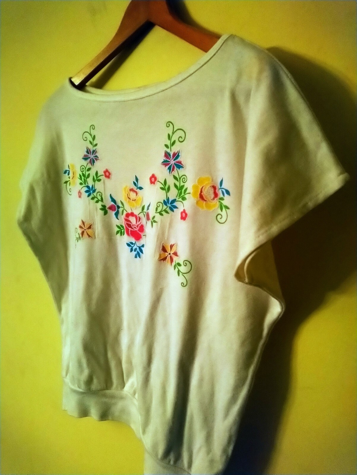 80s Vintage Jane Colby Tshirt White Floral Embroidered Cotton Sz M