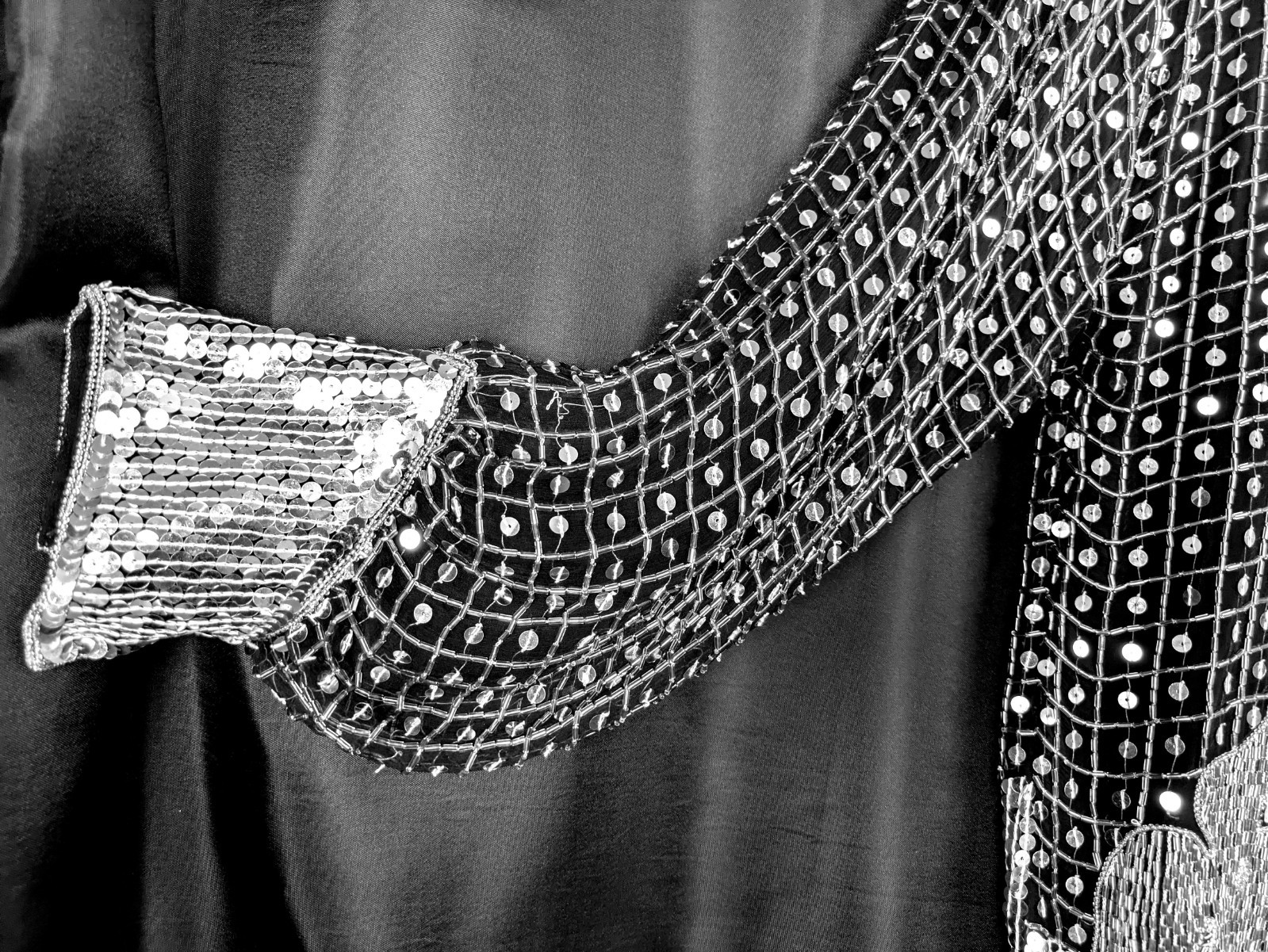 M L JUDITH ANN CREATIONS SILK SHIMMERY BLACK SILVER BEADED SEQUINS TOP VINTAGE
