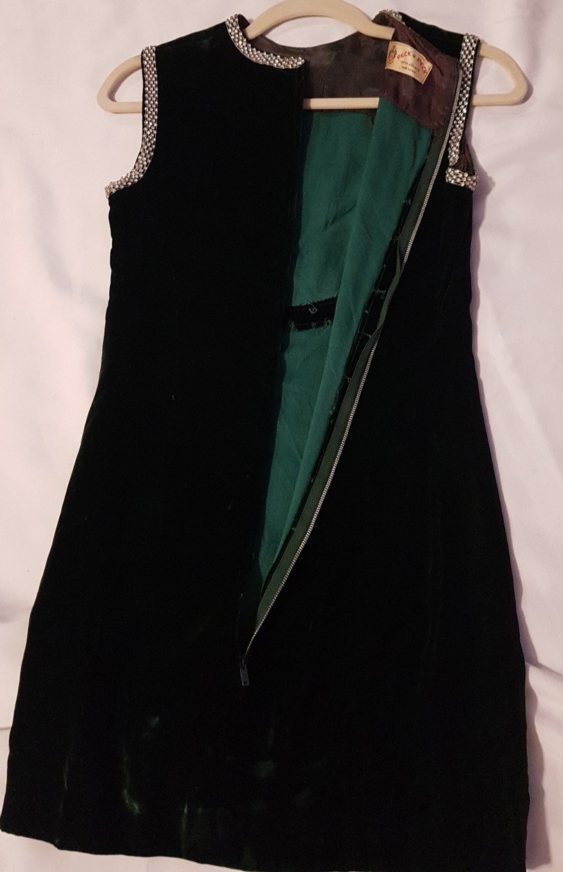 Vintage Velvet Emerald Green Peck & Peck Rhinestone Neck & Arms Dress 5th Ave NY
