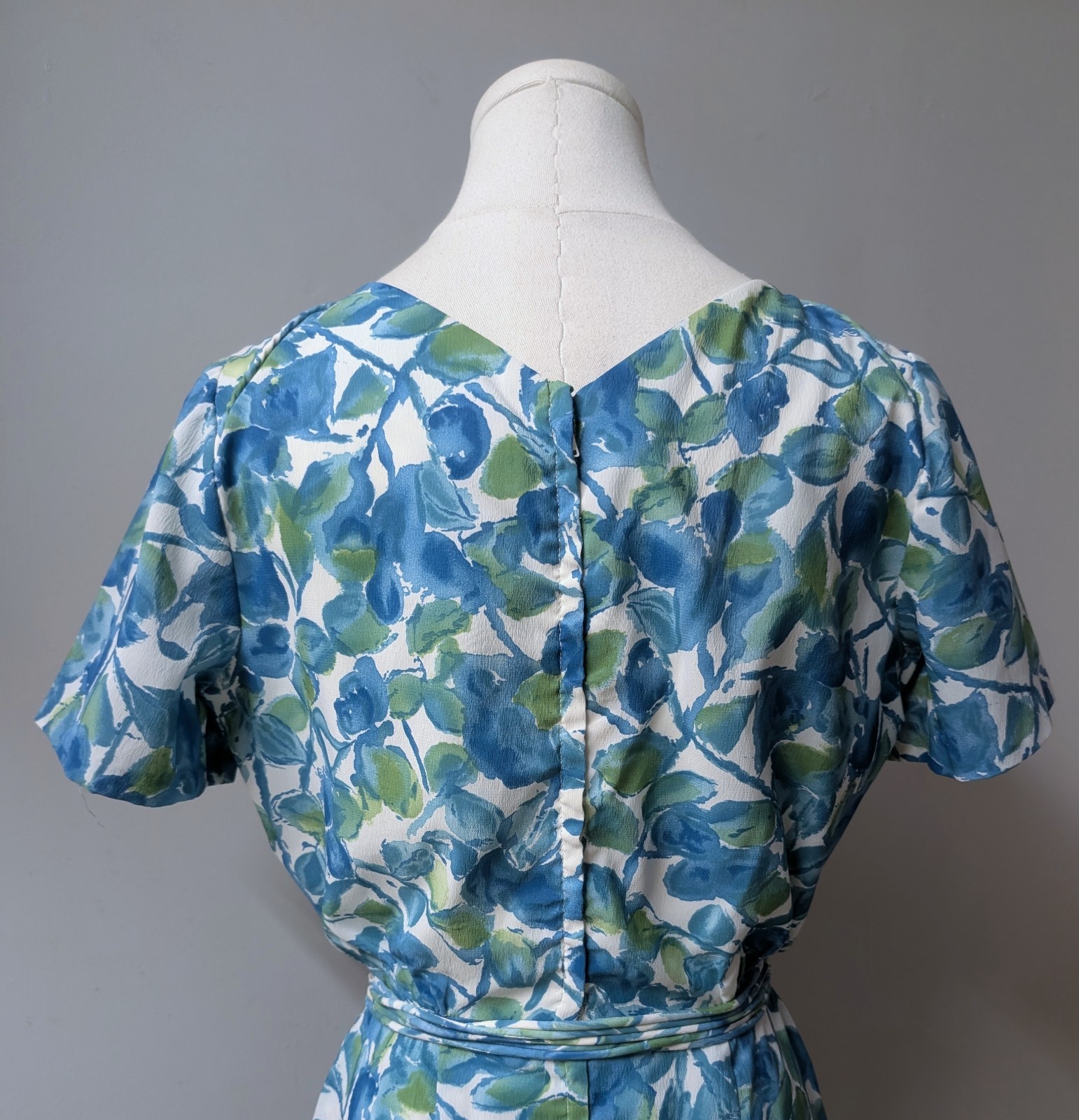 Vintage 60’s Floral Blue White Crepe Pencil Dress Belt Metal Zip S
