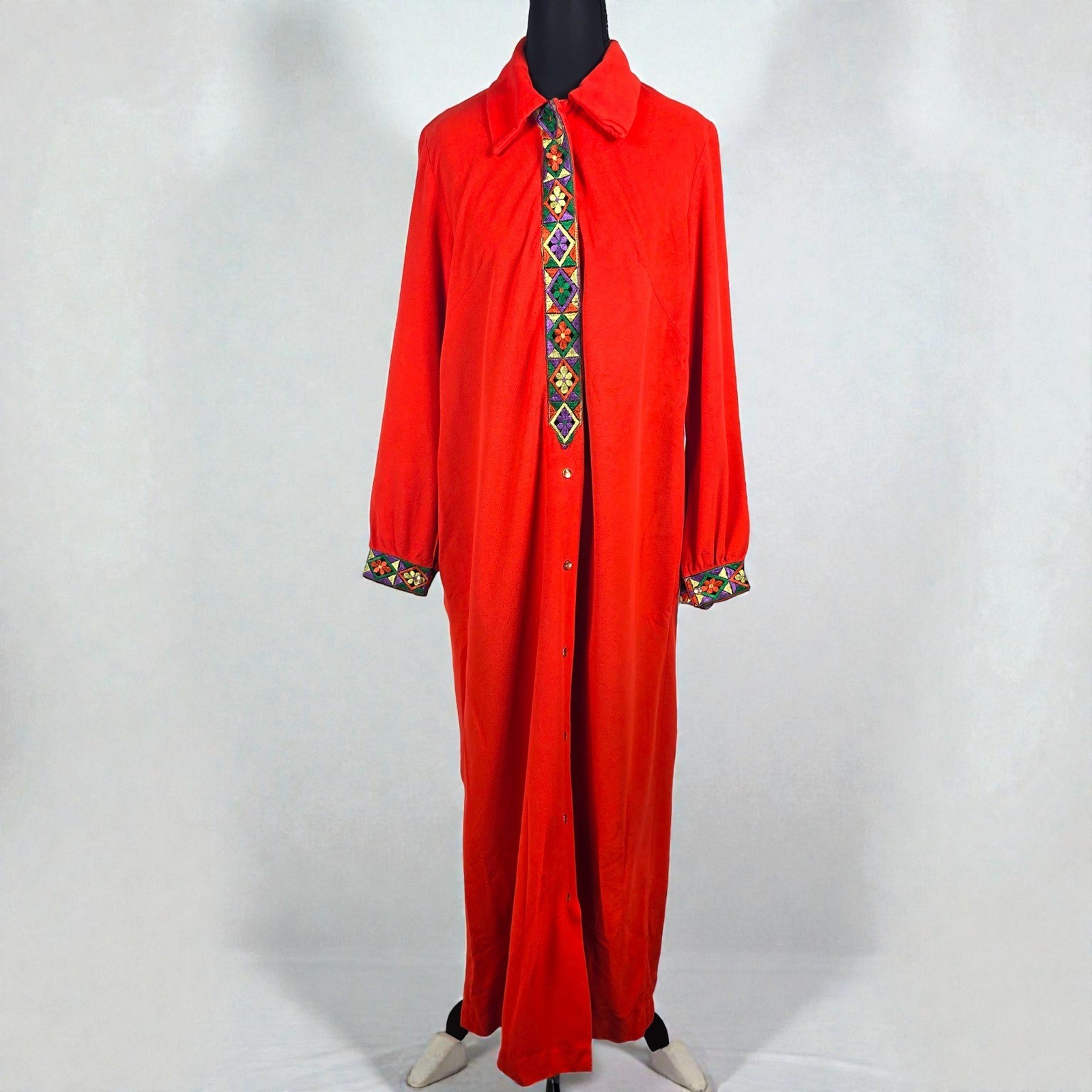 VTG Evelyn Pearson Red Embroidered Lounging Robe Medium? Boho Hippie Pearl Snap