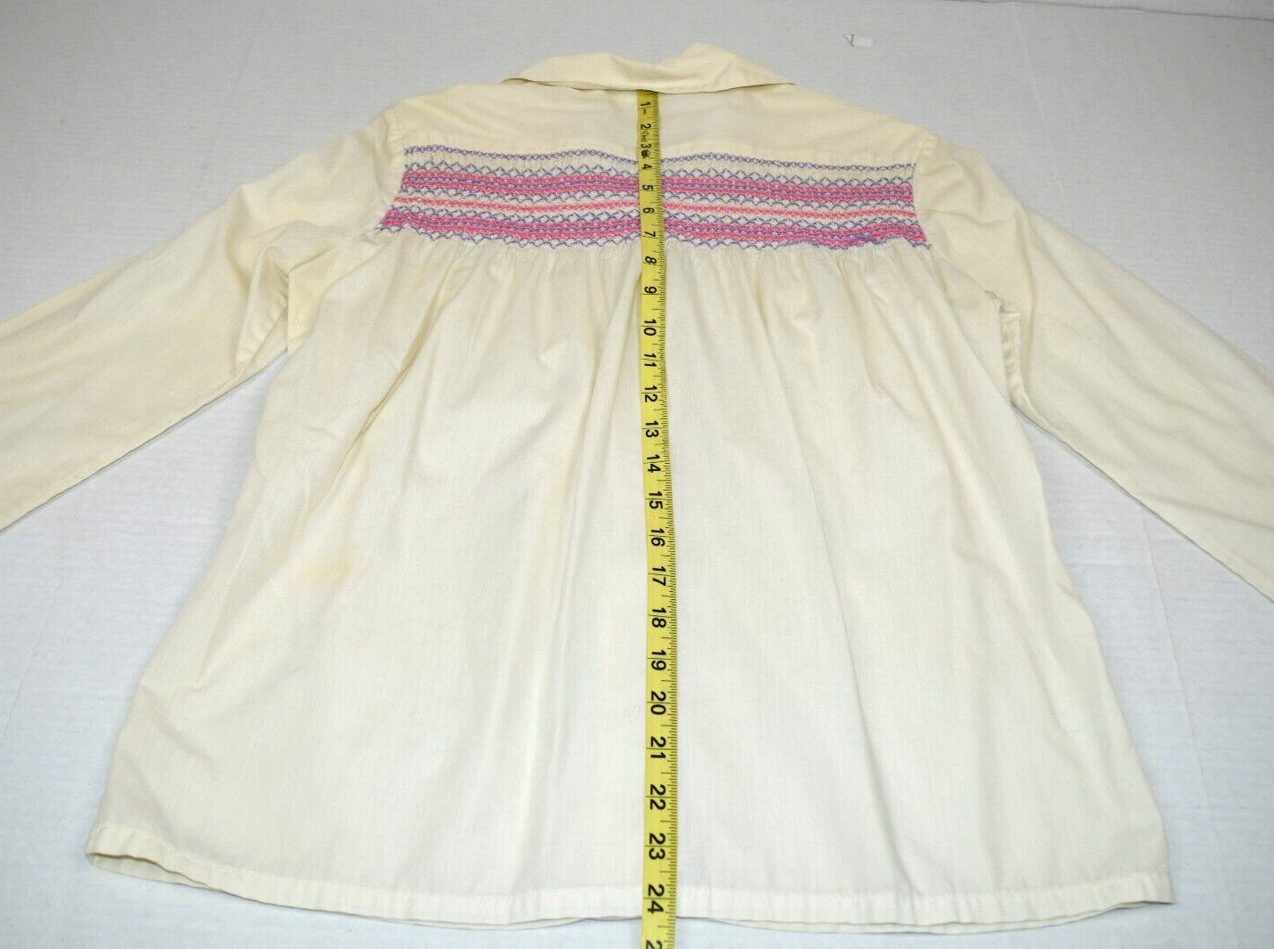 Vintage Top Size S 70s White Pink Purple Blue Embroidered Collared Shirt