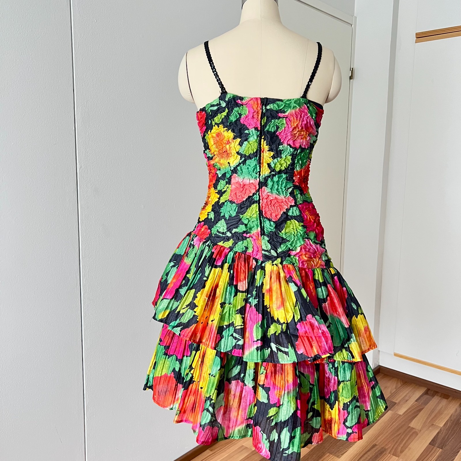 1980s Floral Taffeta Cocktail Party Dress Tiered Spaghetti Straps Prom Evening