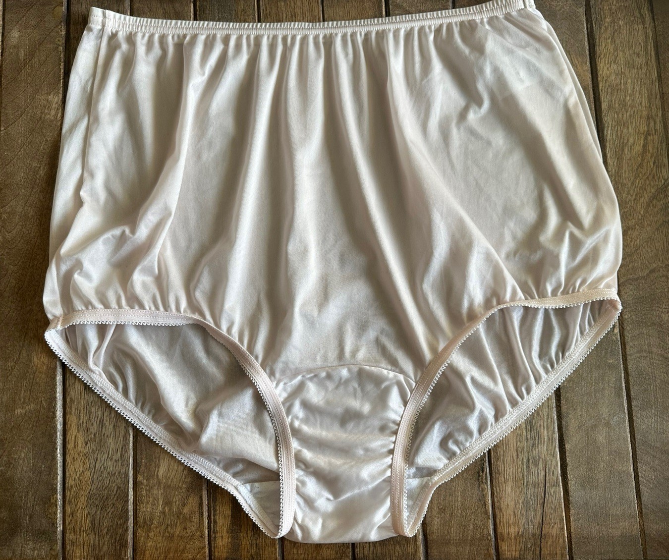 Vtg Vanity Fair 8 M Blush Peach Silky High Waist Brief Panties