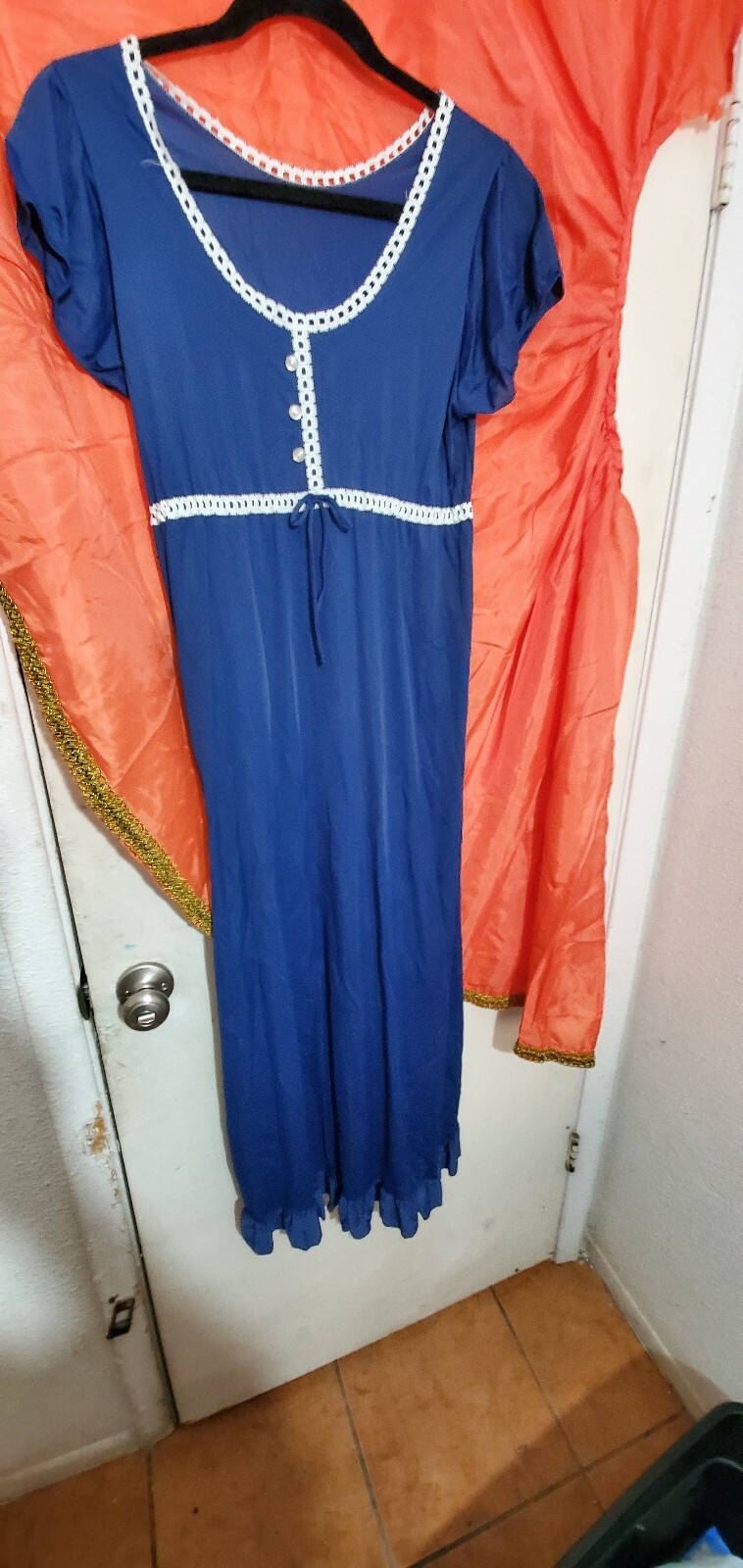 VINTAGE BLUE NIGHTGOWN & ROBE PEIGNOIR SET WHITE LACE sm and gold slippers 61/2