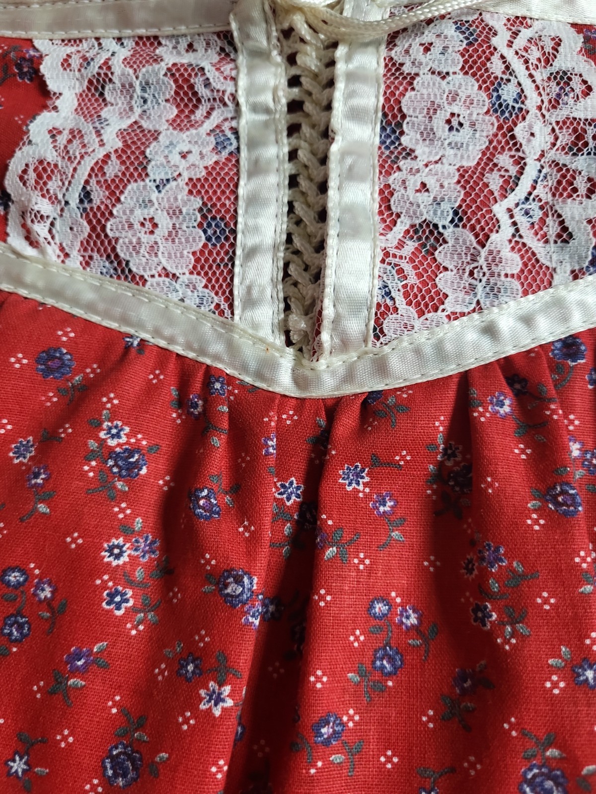 Vintage Gunne Sax Red /Blue Tiny flower Skirt. With Lace. Sz 13