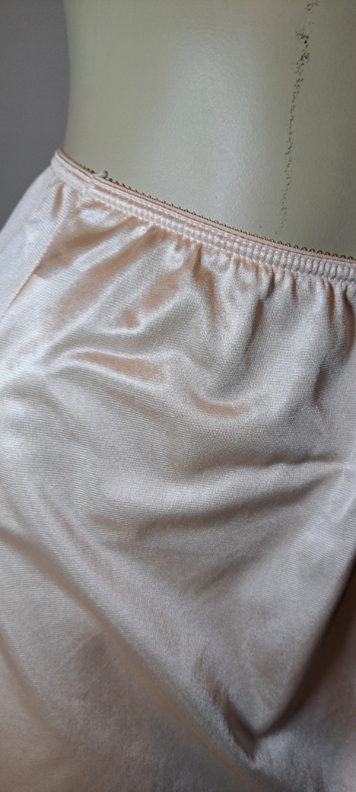 Vtg Shiny Nylon Light Beige Mini Half Slip S Xs Tiny Hem