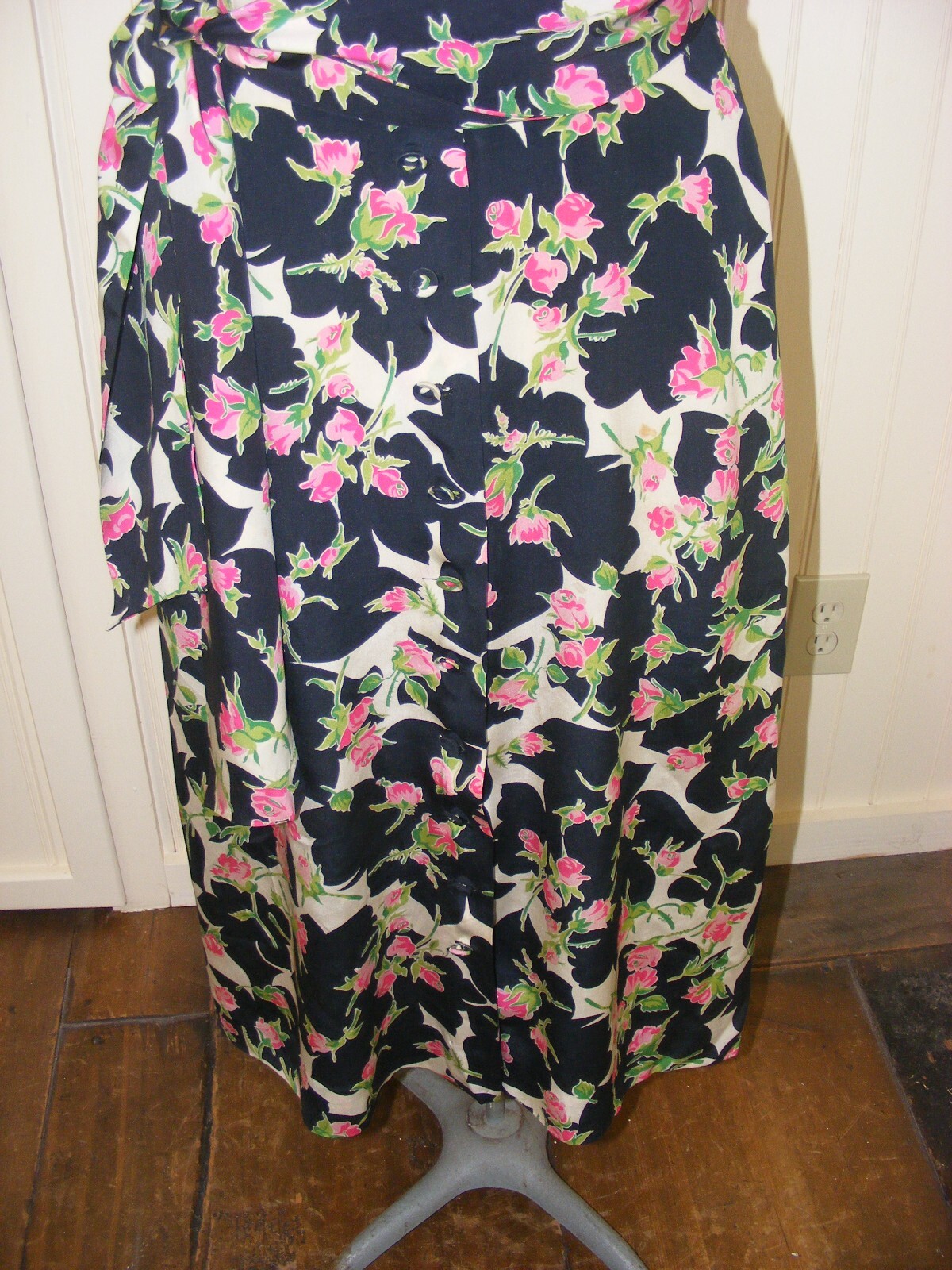 40s RAYON DRESS FLORAL PRINT BELTED BUTTON UP FULL SKIRT LIGHTWEIGHT 38″ X 30″ M