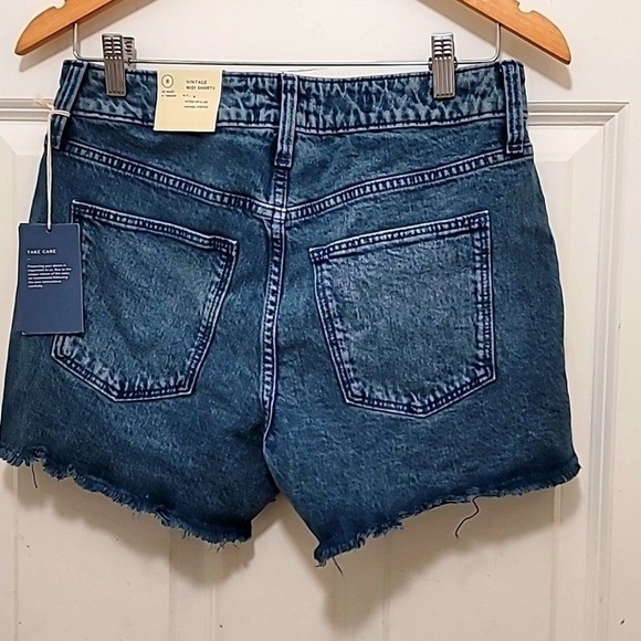 NEW UNIVERSAL THREAD VINTAGE DENIM STRETCH MIDI SHORTS FITTED HIP AND LEG SIZE 6