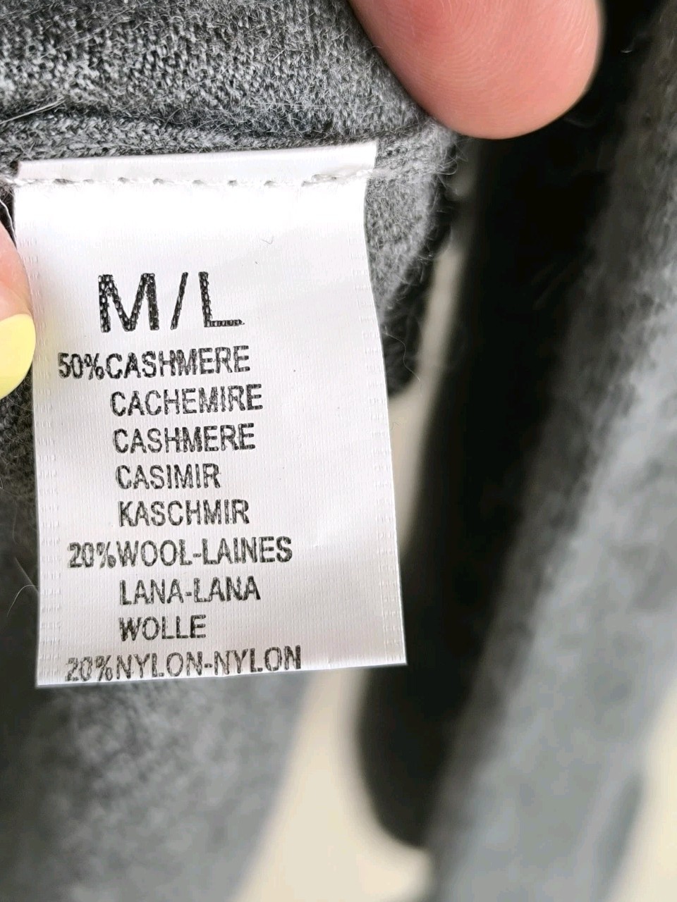 Beautiful vintage women’s grey Louise Orop cashmere, new wool, angora cardigan