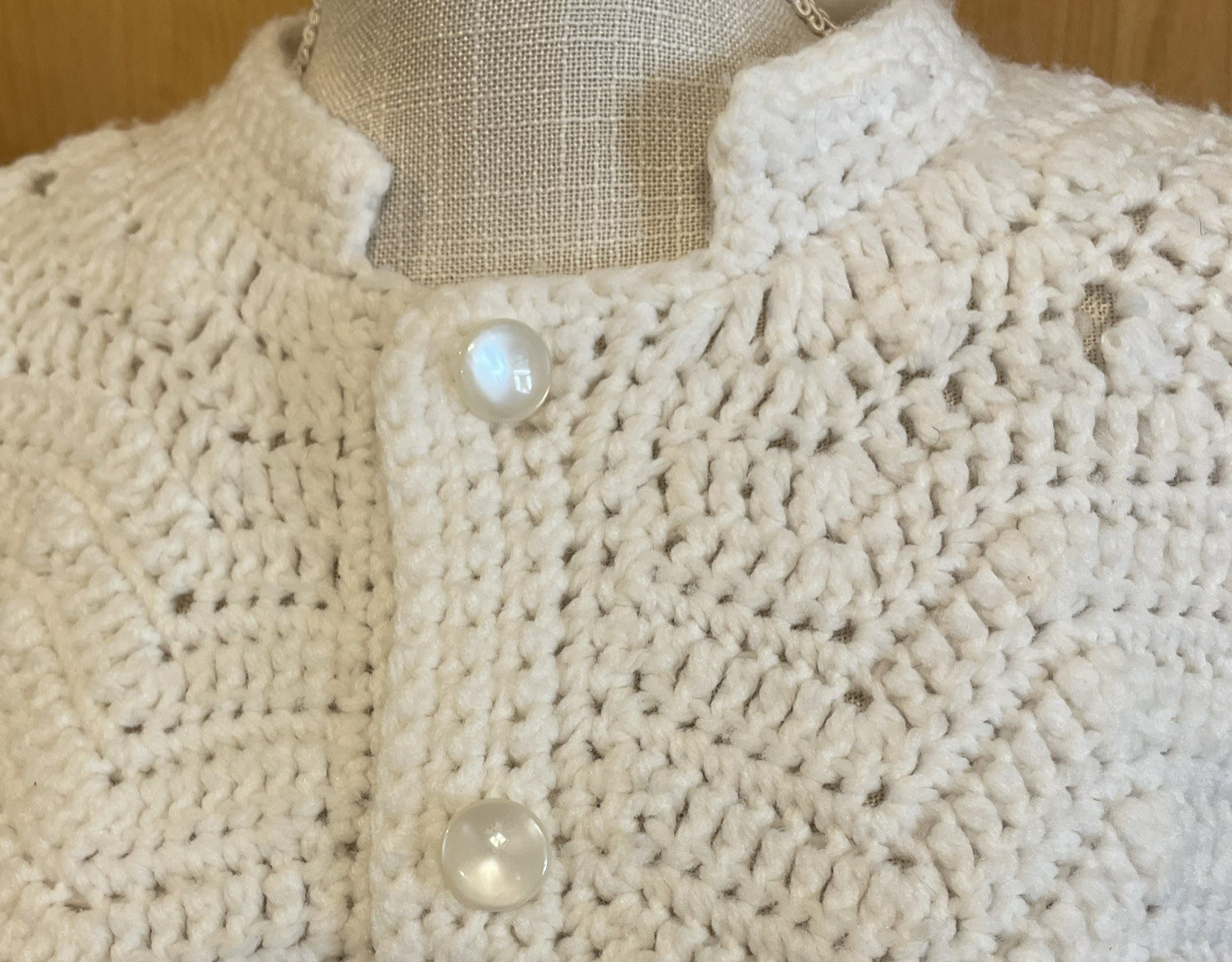 VTG 70s White Crochet Cape Shawl Poncho Retro Bohemian Hippie READ