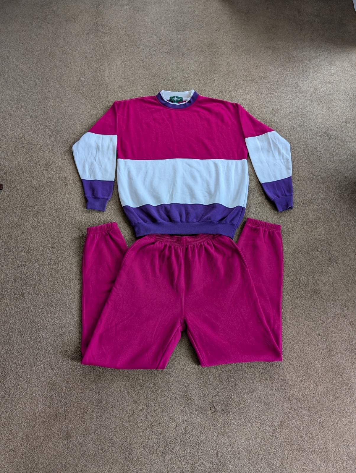 Vintage 1980’s-1990’s Women’s Hunt Club Sweatsuit Pink Purple White Size Small