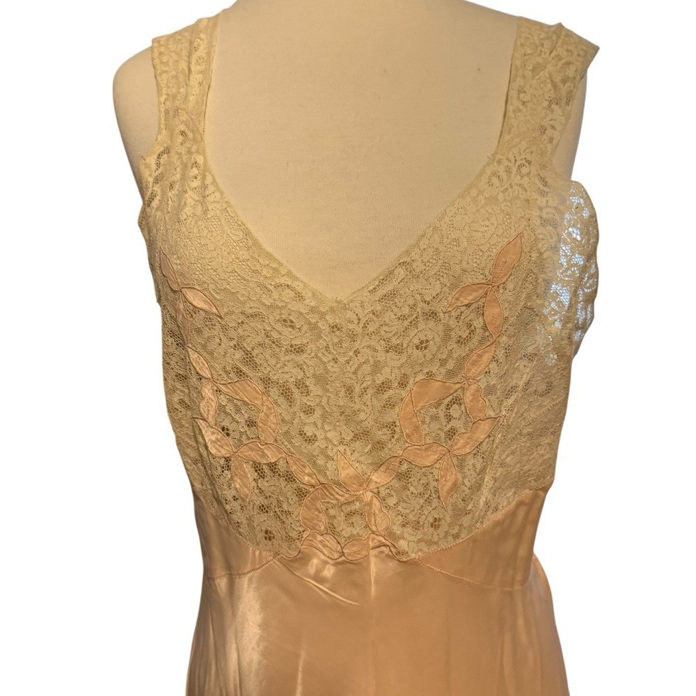 Mondaine 1930s Vintage Lace Silky Nightgown Size 36