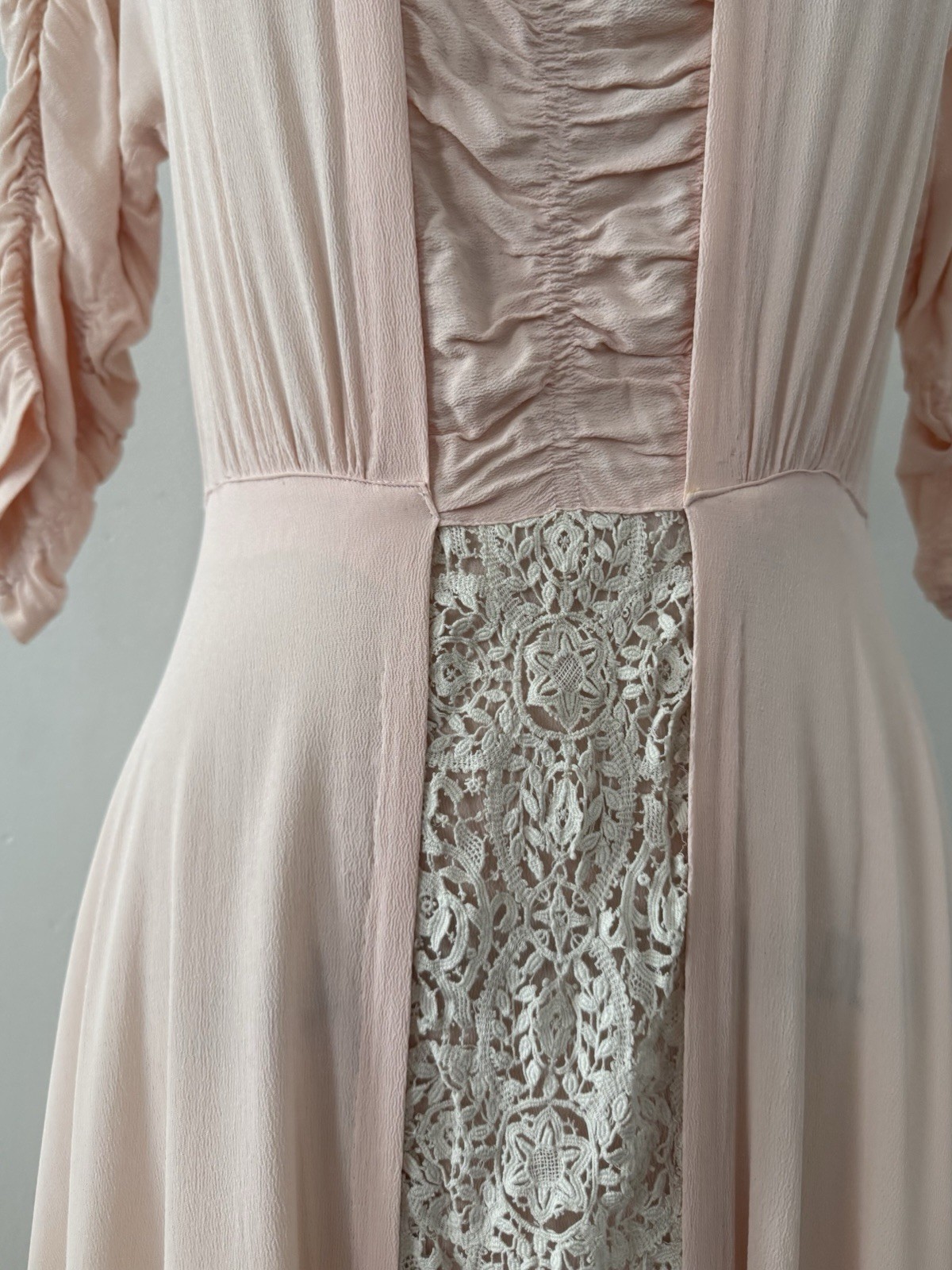 Stunning 1940s Pink Crepe/Crocheted Lace Gown Wide Sweep Skirt XS S
