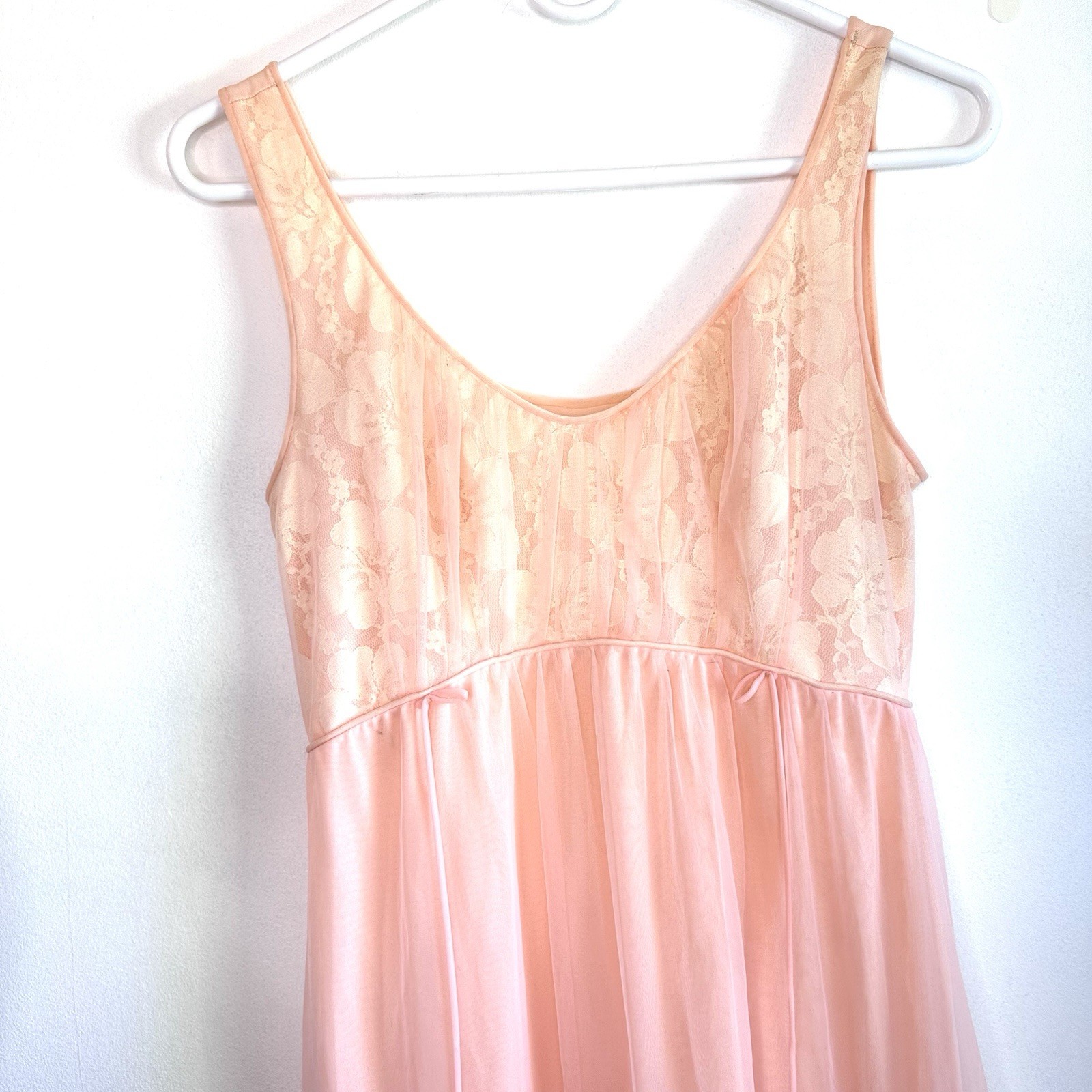 Vintage Miss Elaine Pink Nightgown gown Size Small lace trim timeless Babydoll
