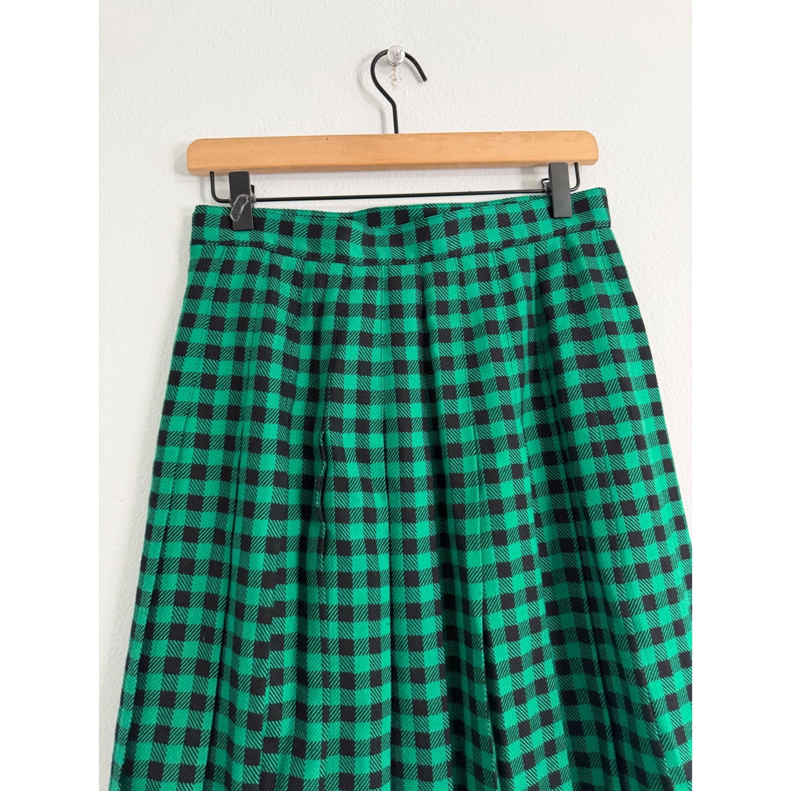Vintage Micki – 100% Wool Pleated Skirt Green and Black Buffalo Check Plaid