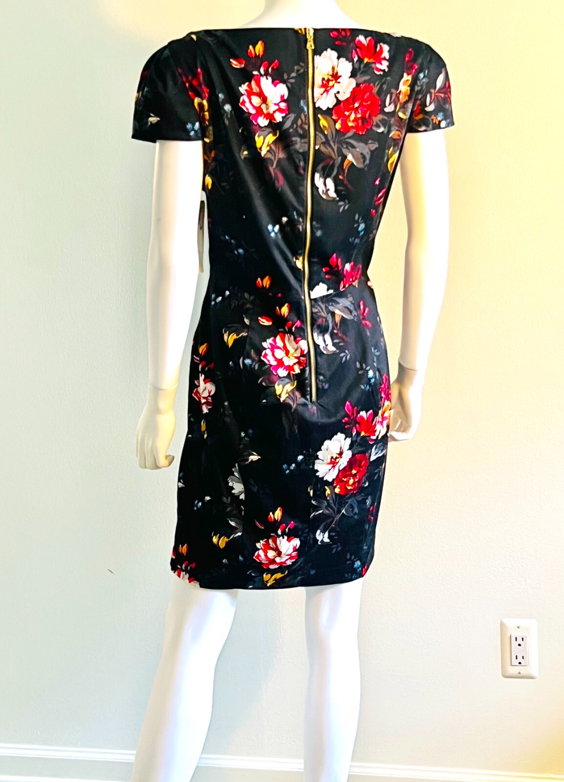 Vintage French Connection Curve Hugging Floral Dress, Cap Sleeves, Tags $168, 12